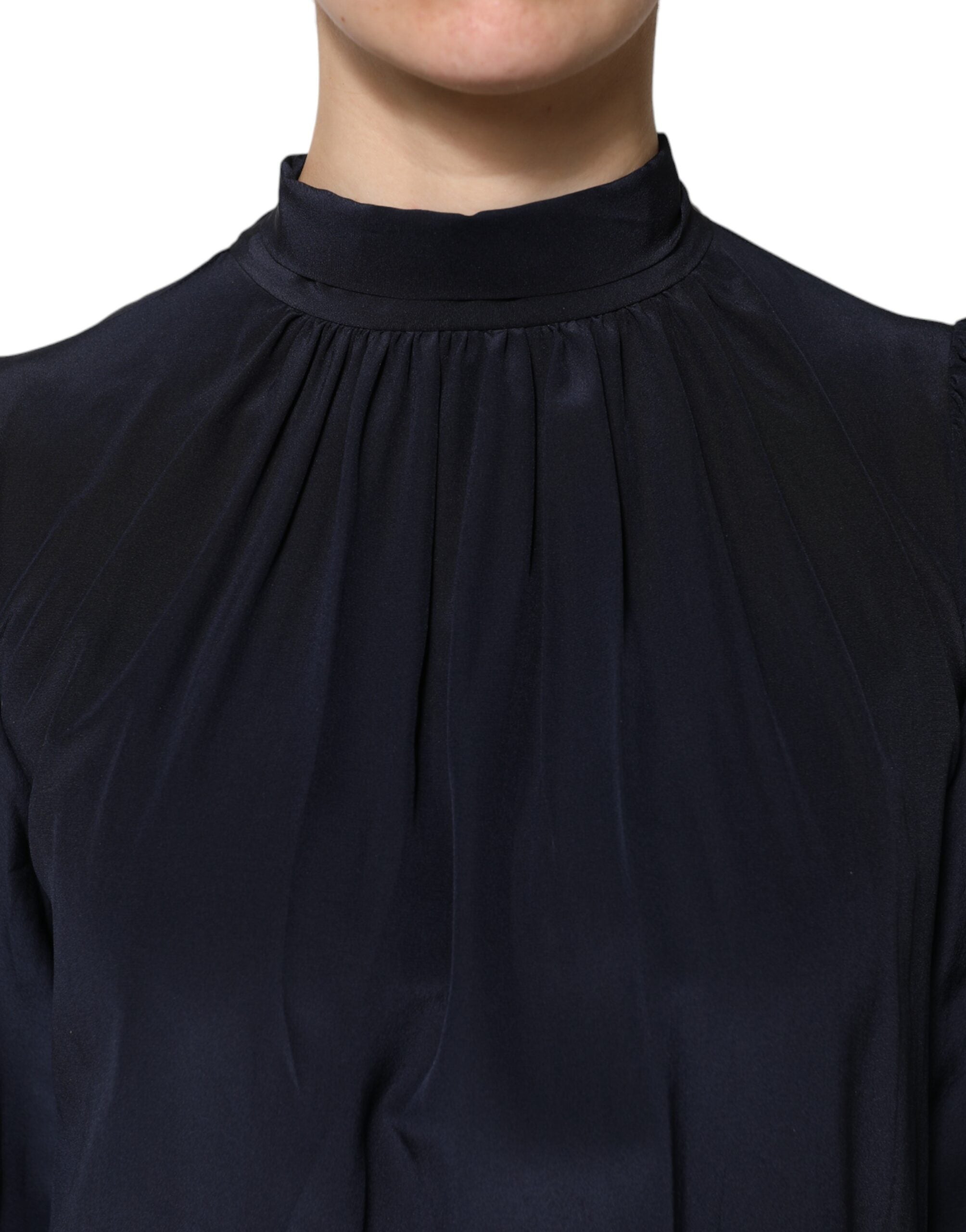 Dolce & Gabbana – Blusentop aus blauer Seide mit Stehkragen und langen Ärmeln