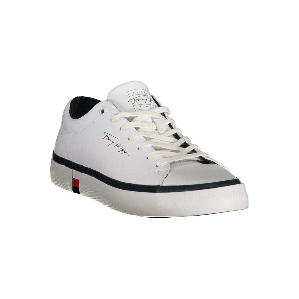 Tommy Hilfiger: Bringen Sie Ihr Spiel mit stylischen weißen Sneakers auf das nächste Level