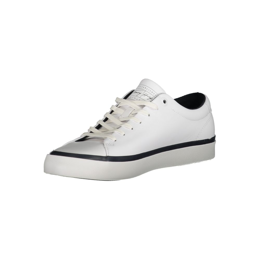 Tommy Hilfiger: Bringen Sie Ihr Spiel mit stylischen weißen Sneakers auf das nächste Level