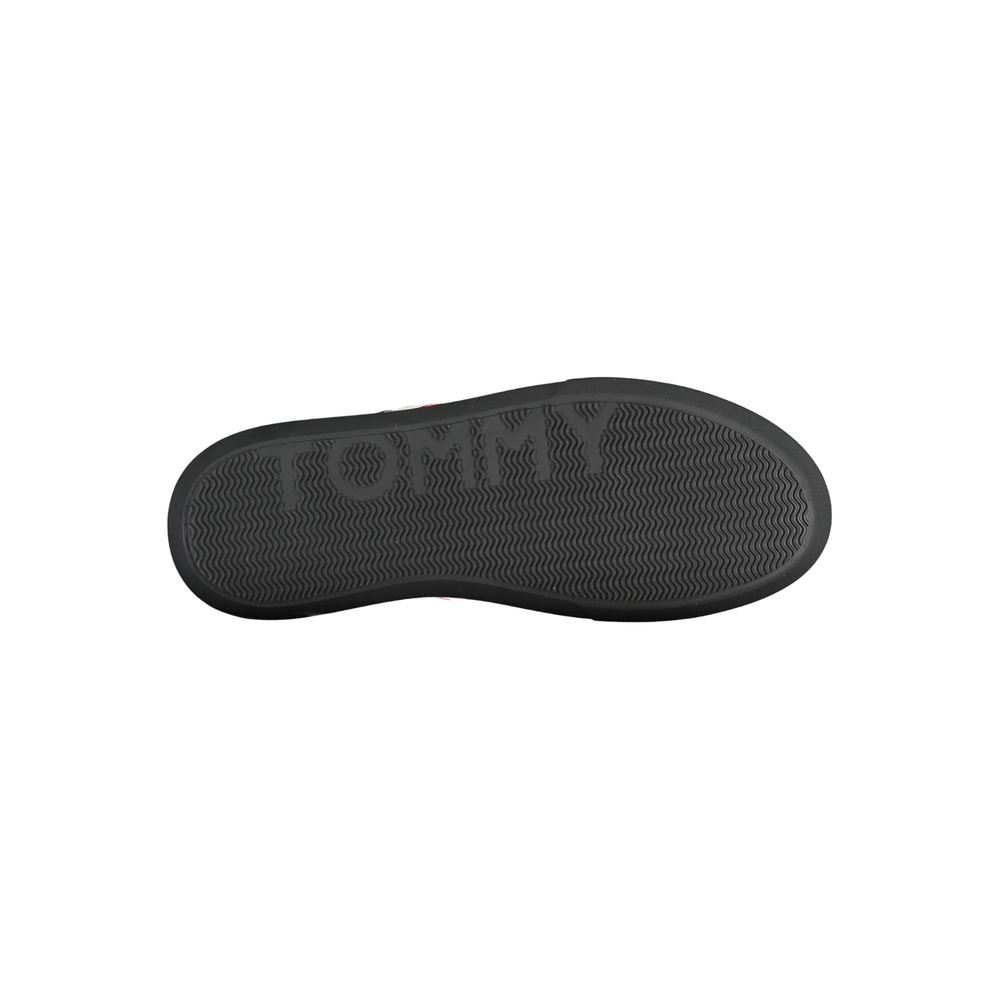Tommy Hilfiger – Schicke schwarze Sneakers mit ikonischen Kontrastdetails