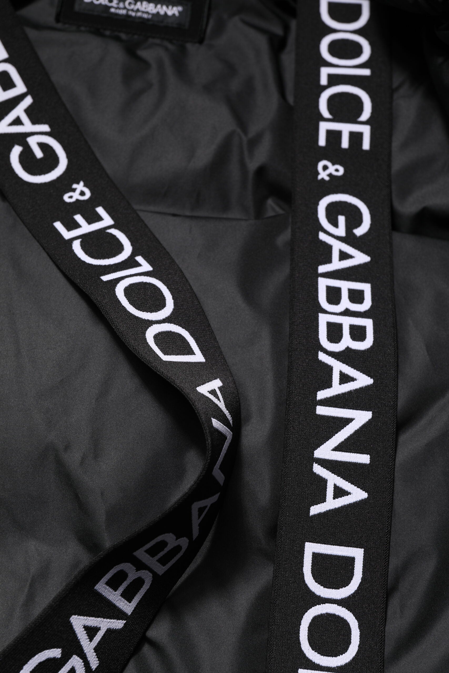 Dolce & Gabbana – Schwarze Steppjacke mit durchgehendem Reißverschluss und Kapuze