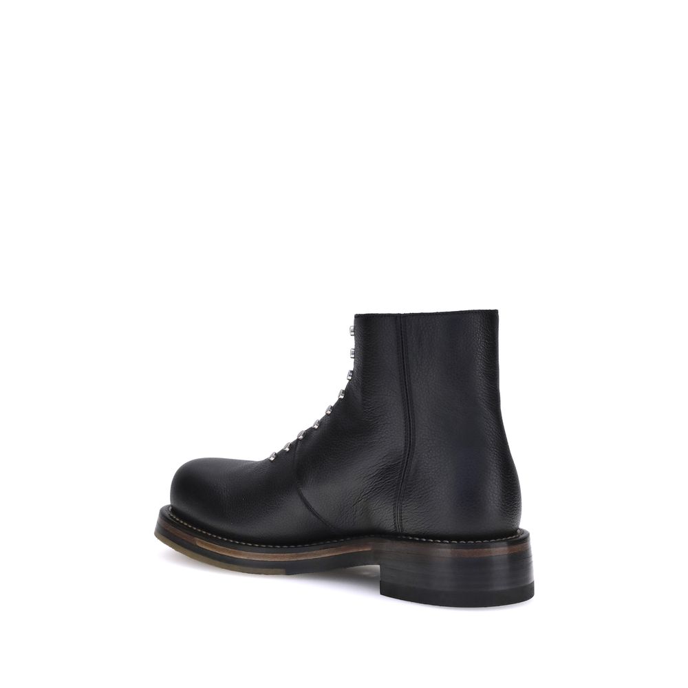 Alexander McQueen Stiefeletten aus Leder mit Nieten