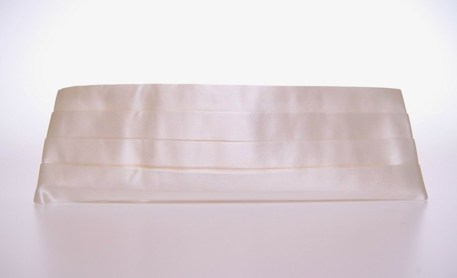Dolce &amp; Gabbana Eleganter weißer Seidenkummerbund