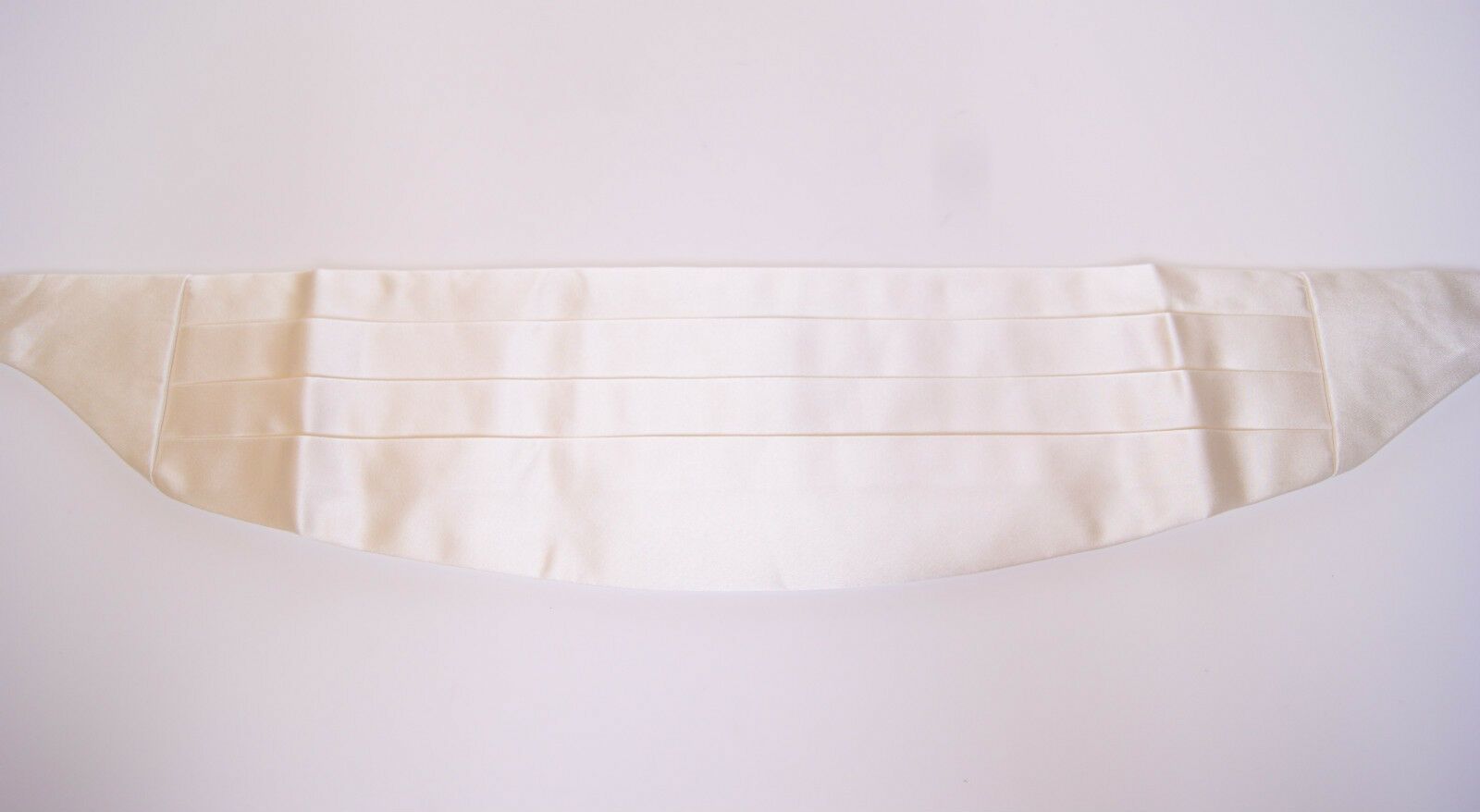 Dolce &amp; Gabbana Eleganter weißer Seidenkummerbund