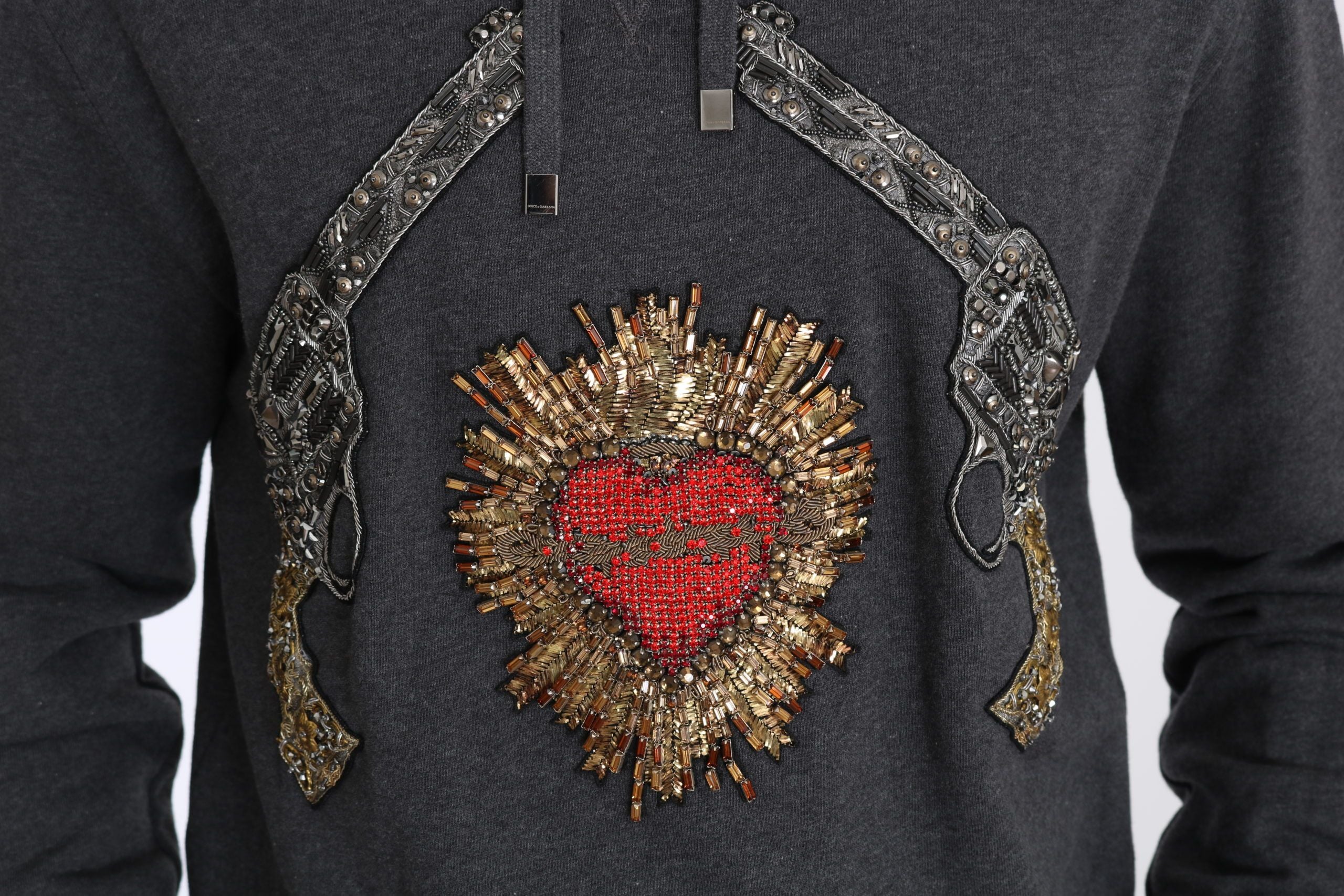 Pulover Dolce &amp; Gabbana gri cu motive de pistol cu ​​cristale și inimă