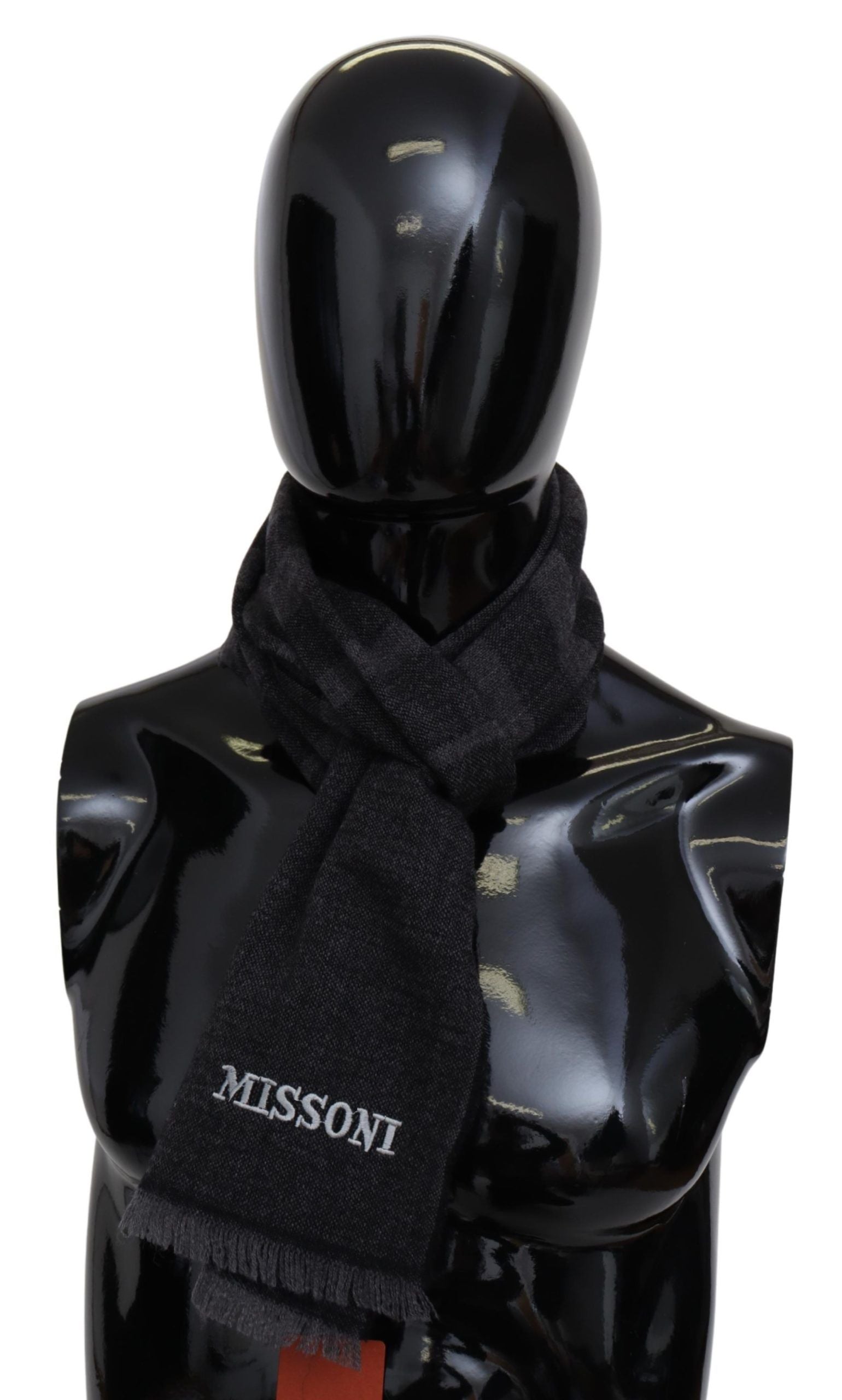 Eleganter Wollschal von Missoni mit charakteristischen Streifen