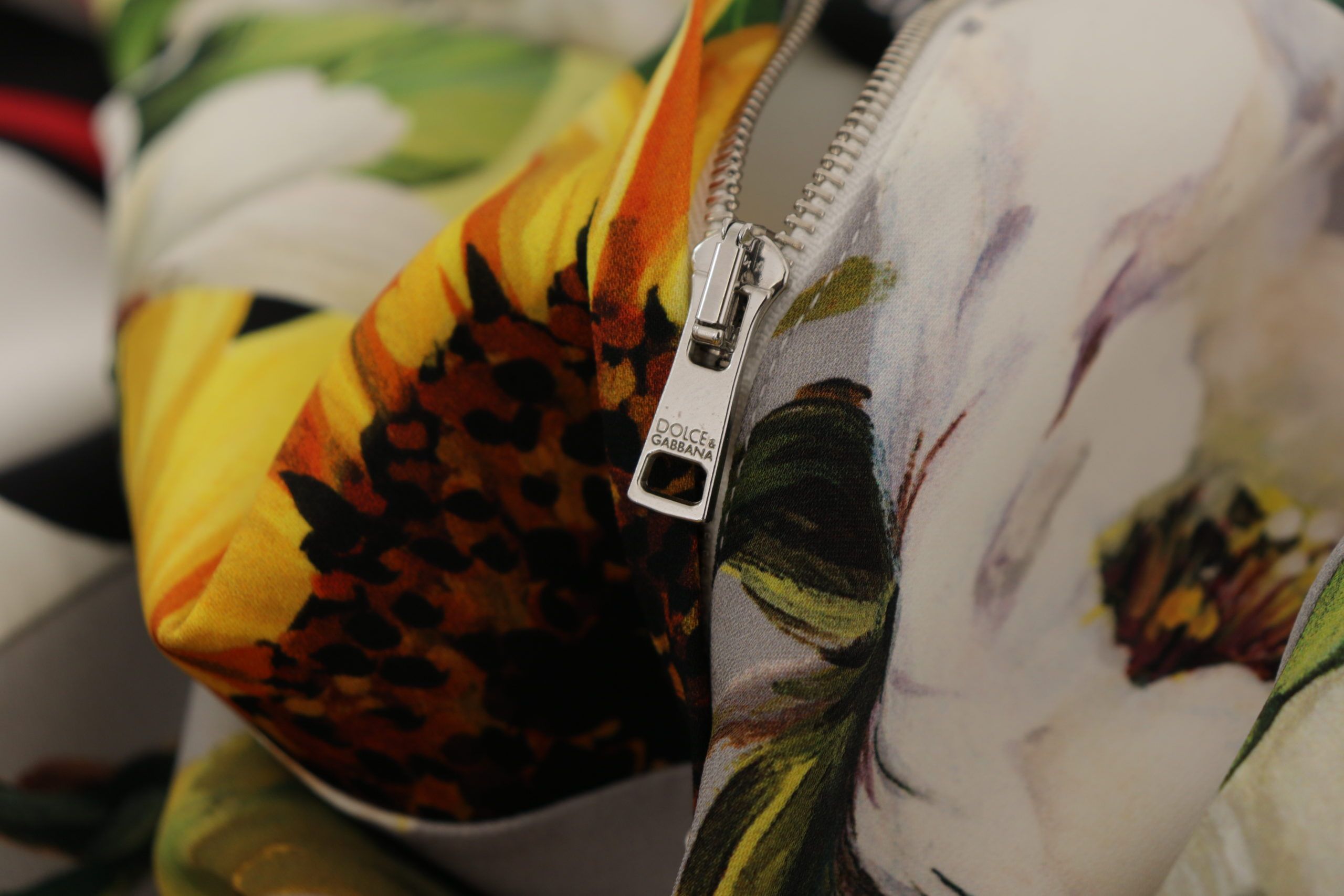 Dolce &amp; Gabbana Mehrfarbiges Patchwork-Etuikleid aus Charmeuse