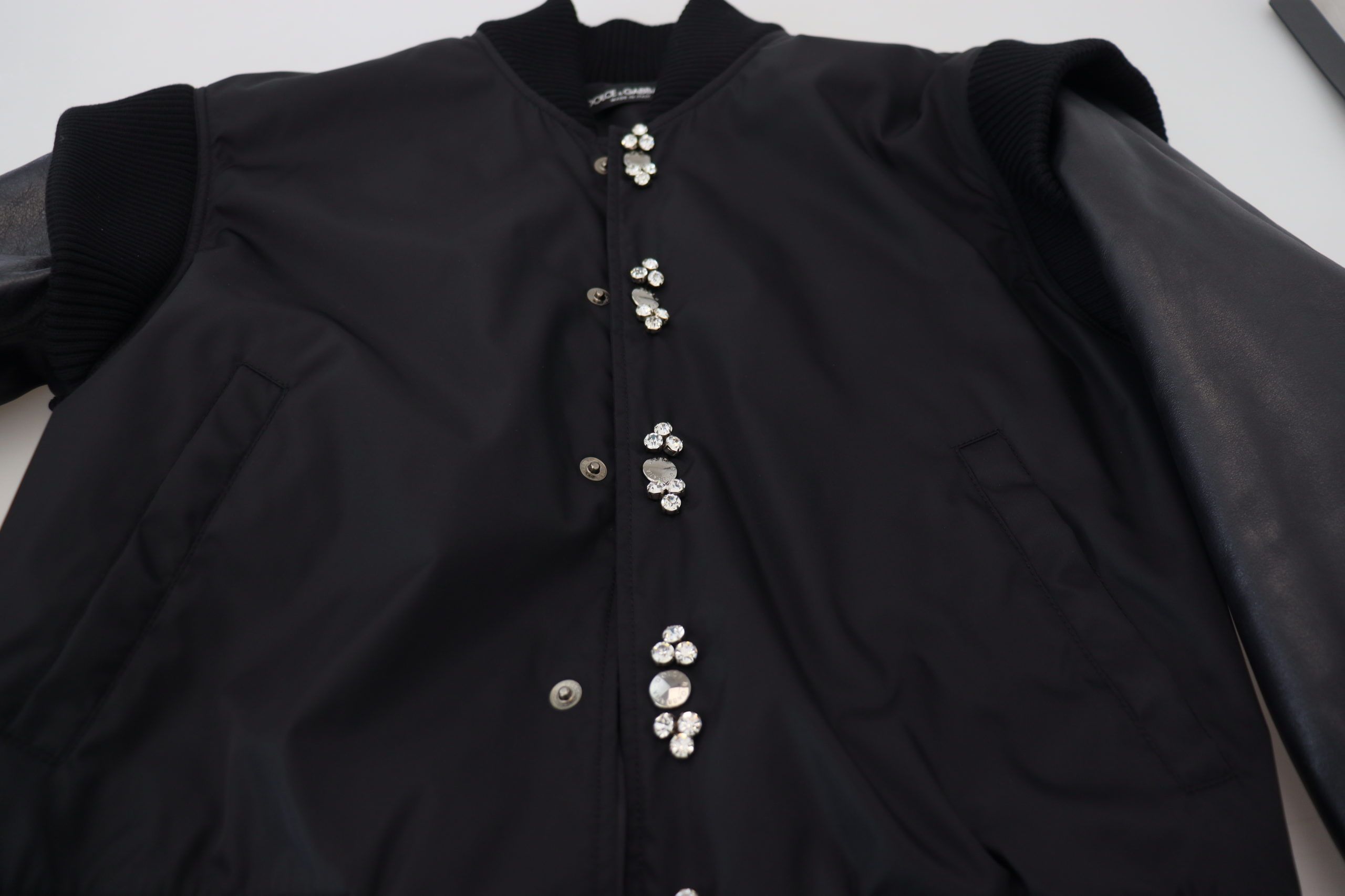 Dolce &amp; Gabbana Elegante schwarze Bomberjacke mit Kristallverzierung