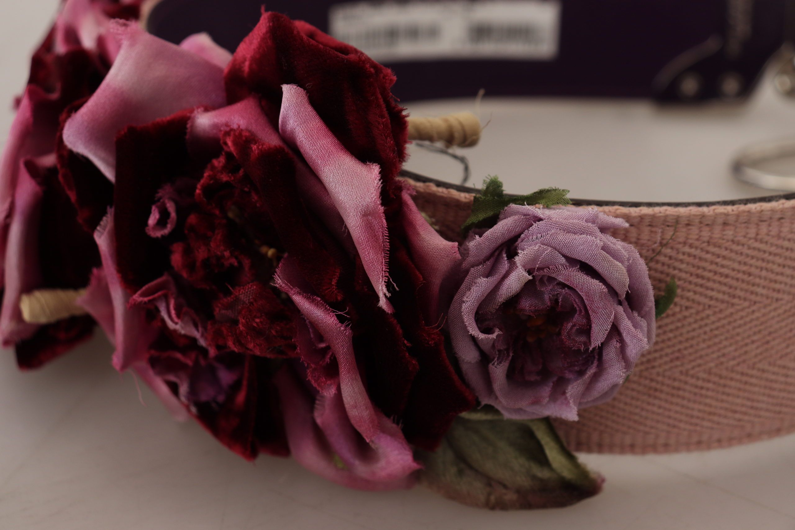 Dolce &amp; Gabbana Accesoriu cu curea de umăr din piele florală bej