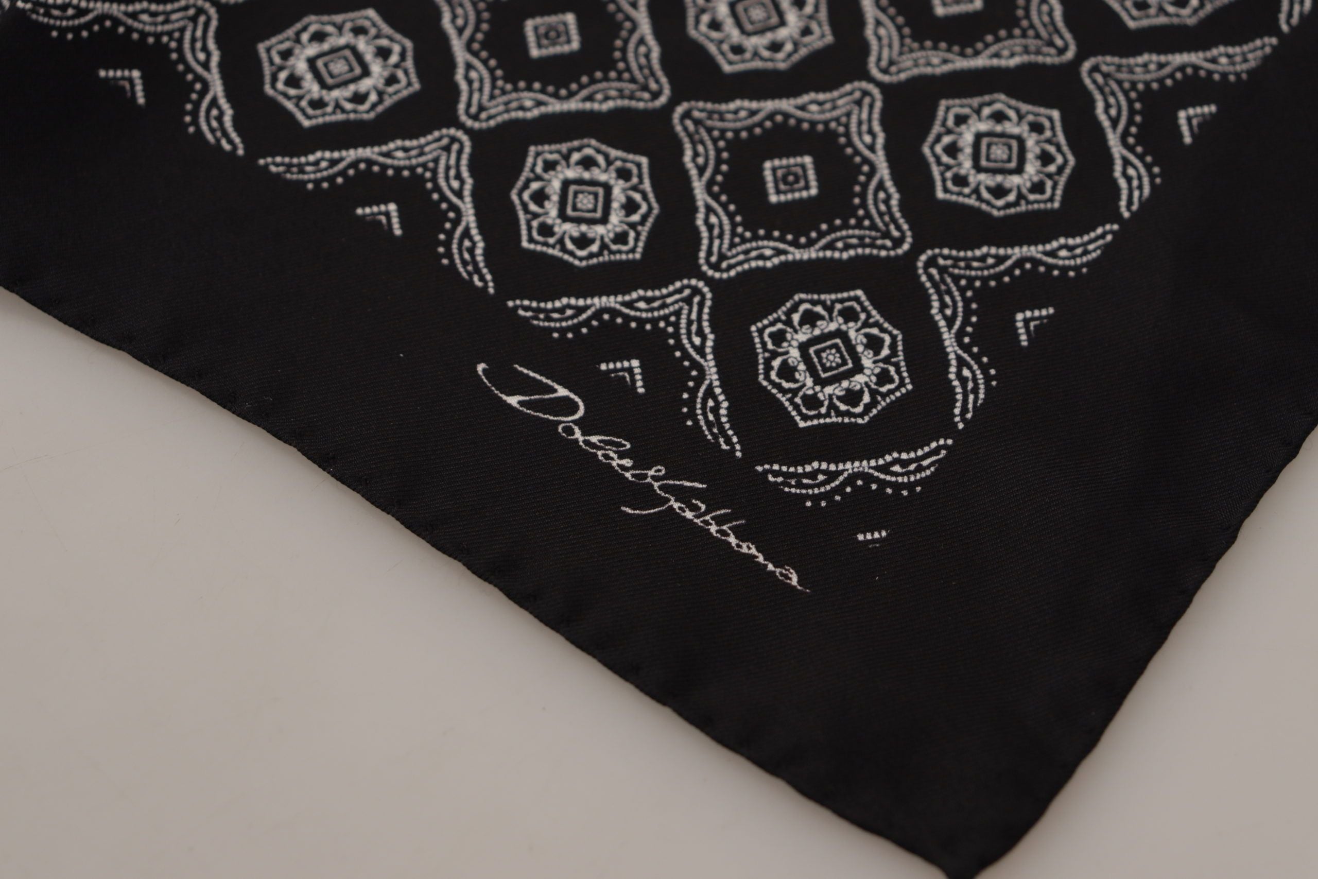 Dolce &amp; Gabbana Eșarfă pătrată elegantă din mătase geometrică