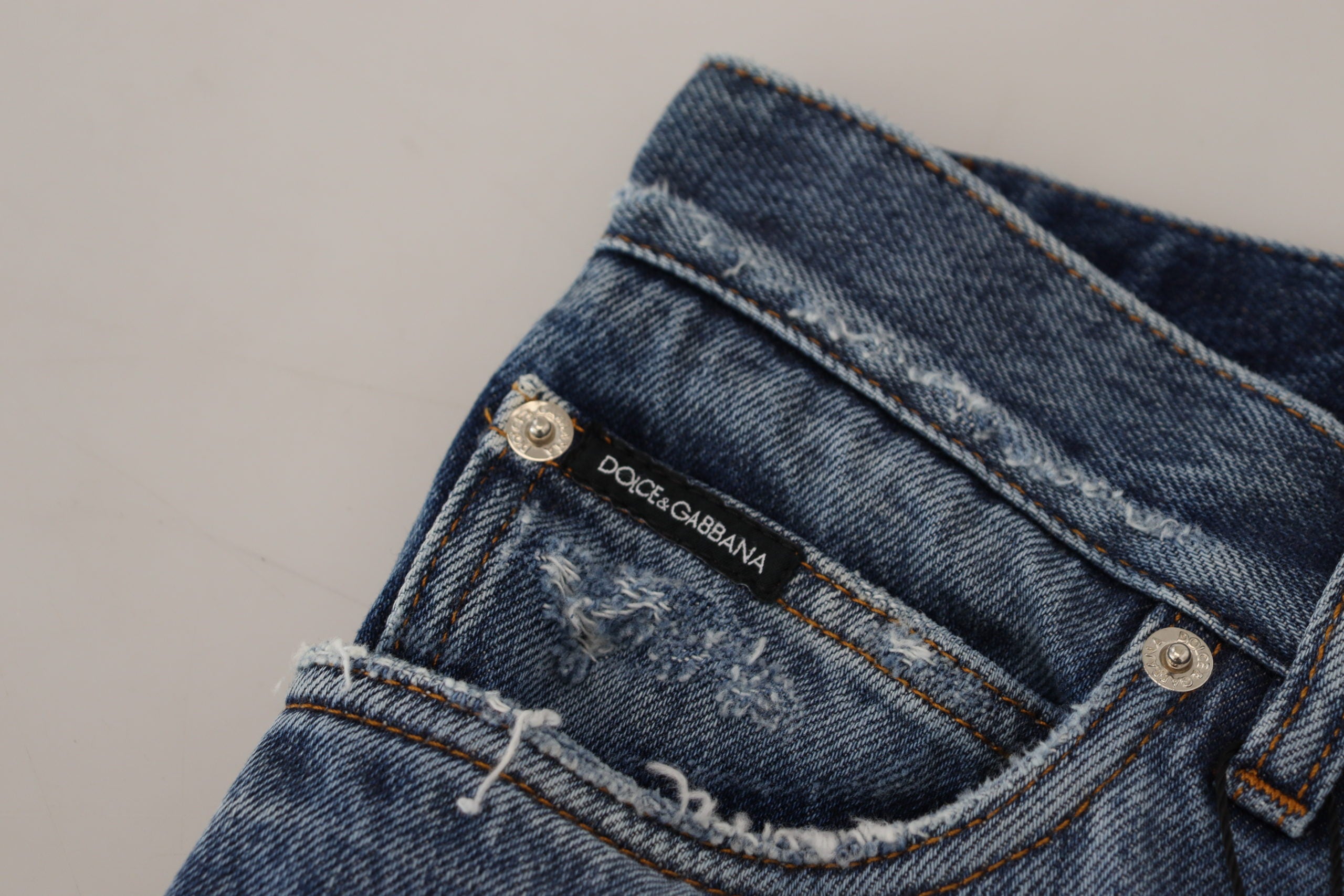 Dolce &amp; Gabbana: Schicke, zerfetzte Jeanshose für den modernen Mann