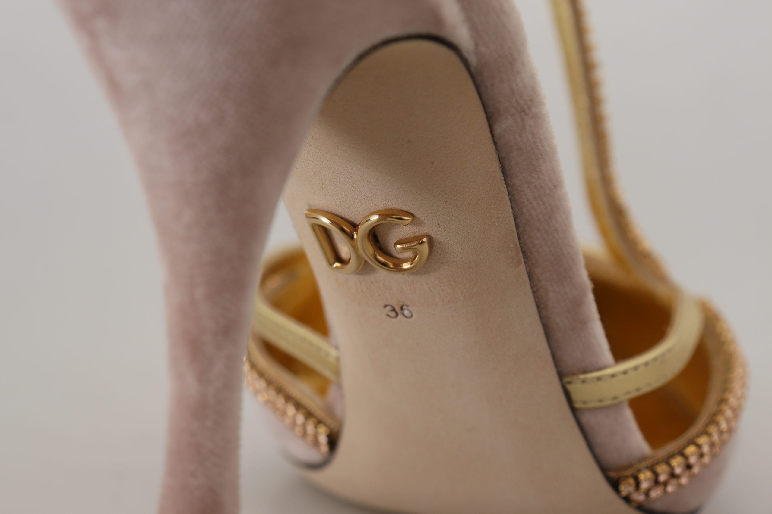 Dolce &amp; Gabbana Elegante rosa Kristall-Pumps mit hohem Absatz
