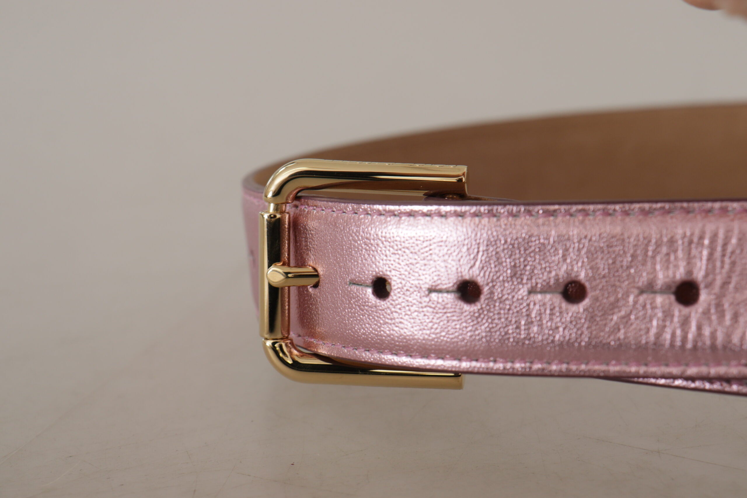 Dolce &amp; Gabbana Eleganter Metallic-Rosa-Ledergürtel