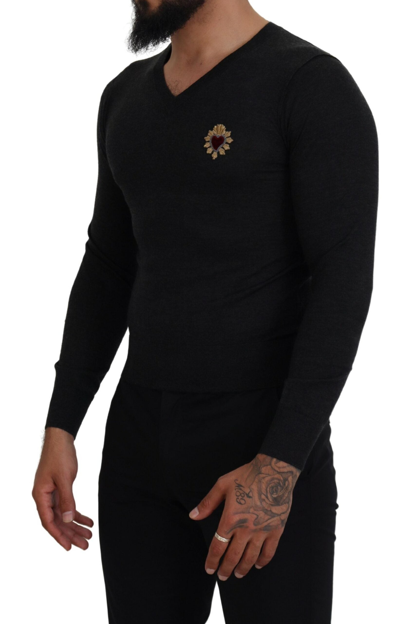 Pulover Dolce &amp; Gabbana din cașmir cu decolteu în V și broderie cu inimă
