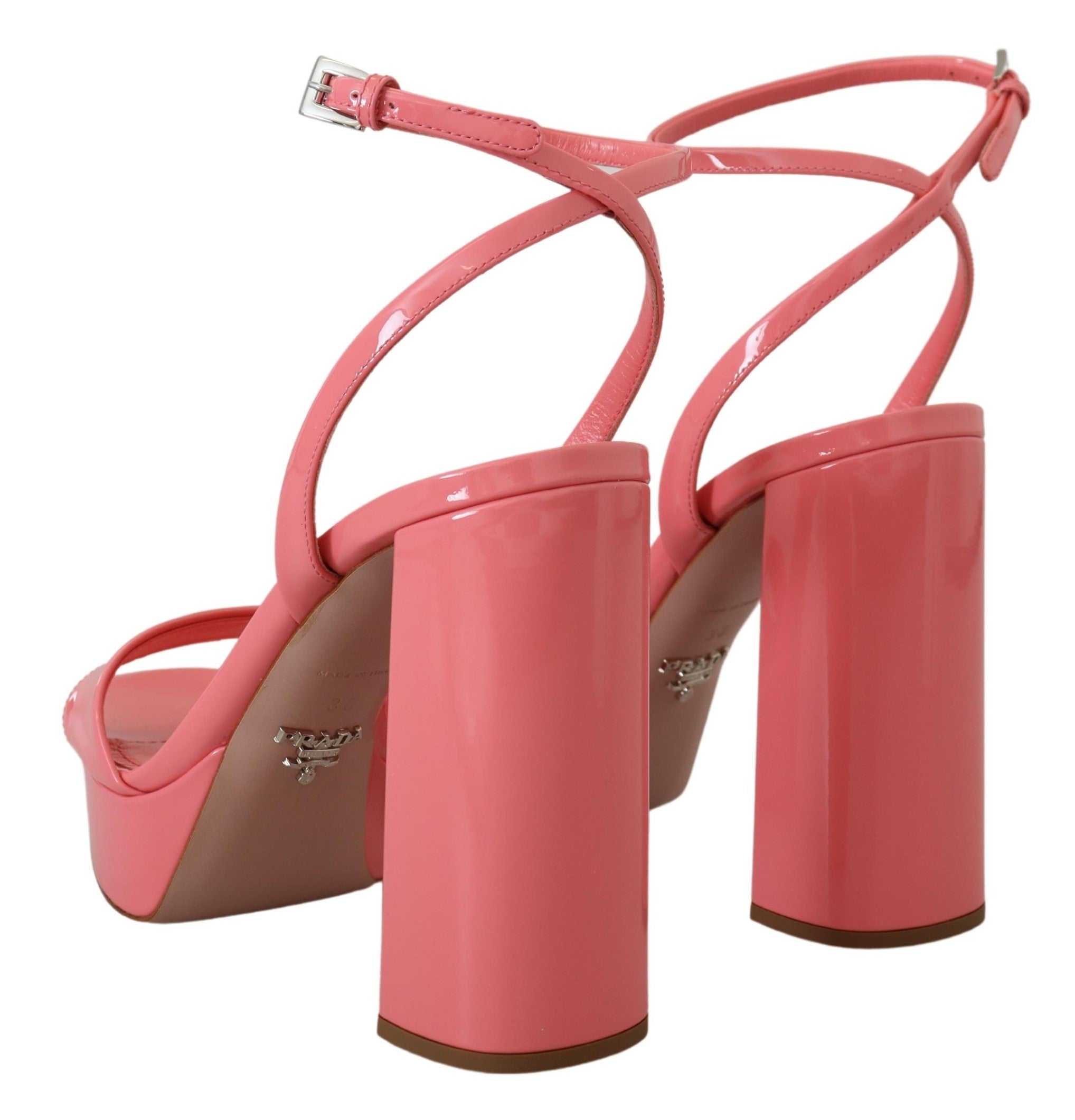Sandale cu platformă din piele lăcuită Prada Chic roz