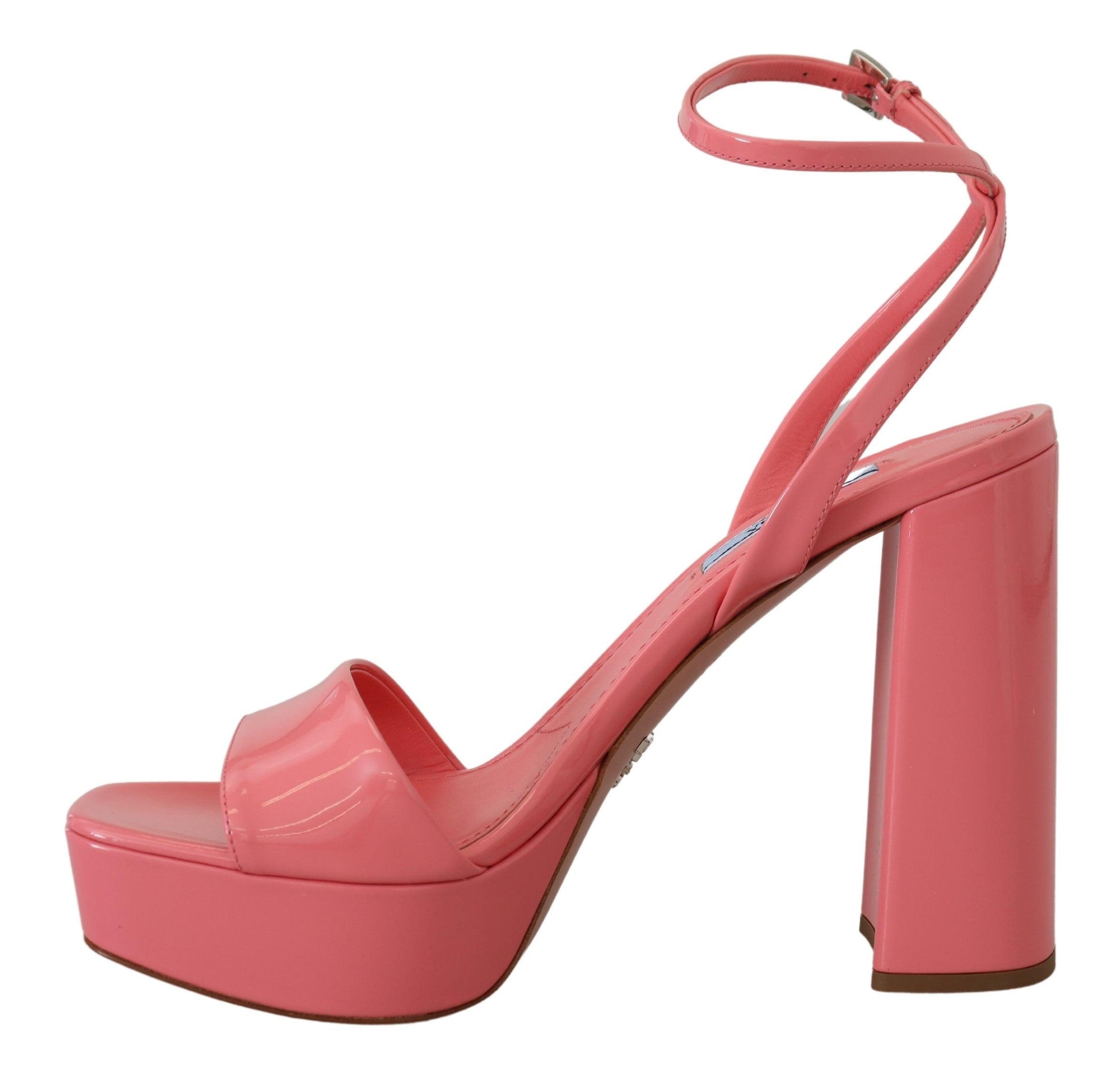 Sandale cu platformă din piele lăcuită Prada Chic roz