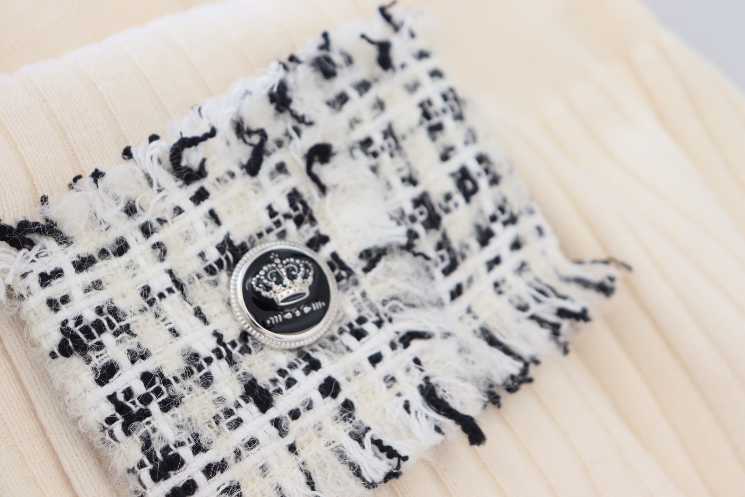 Dolce &amp; Gabbana Elfenbeinfarbener Rollkragenpullover aus Wollmischung
