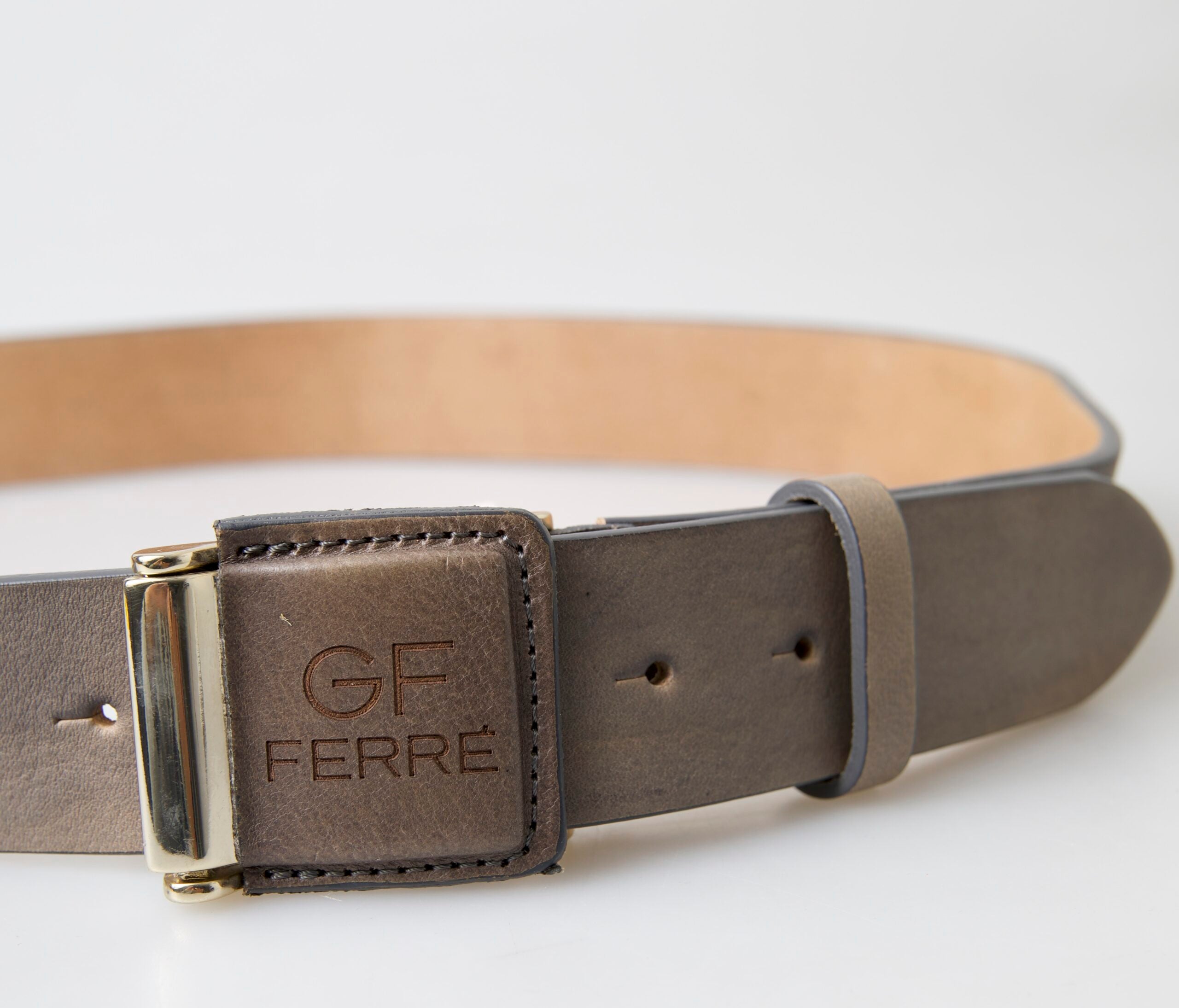 GF Ferre Eleganter Leder-Modegürtel mit gravierter Schnalle