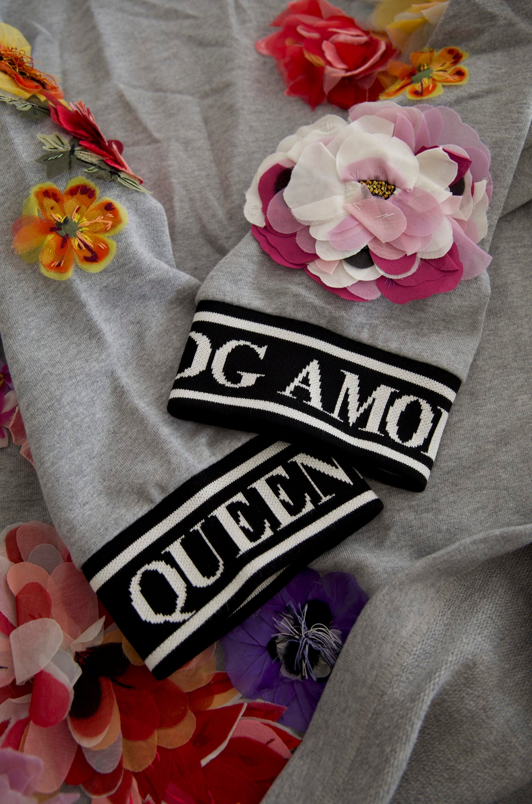 Dolce &amp; Gabbana – Schicker Pullover mit Rundhalsausschnitt und Verzierung