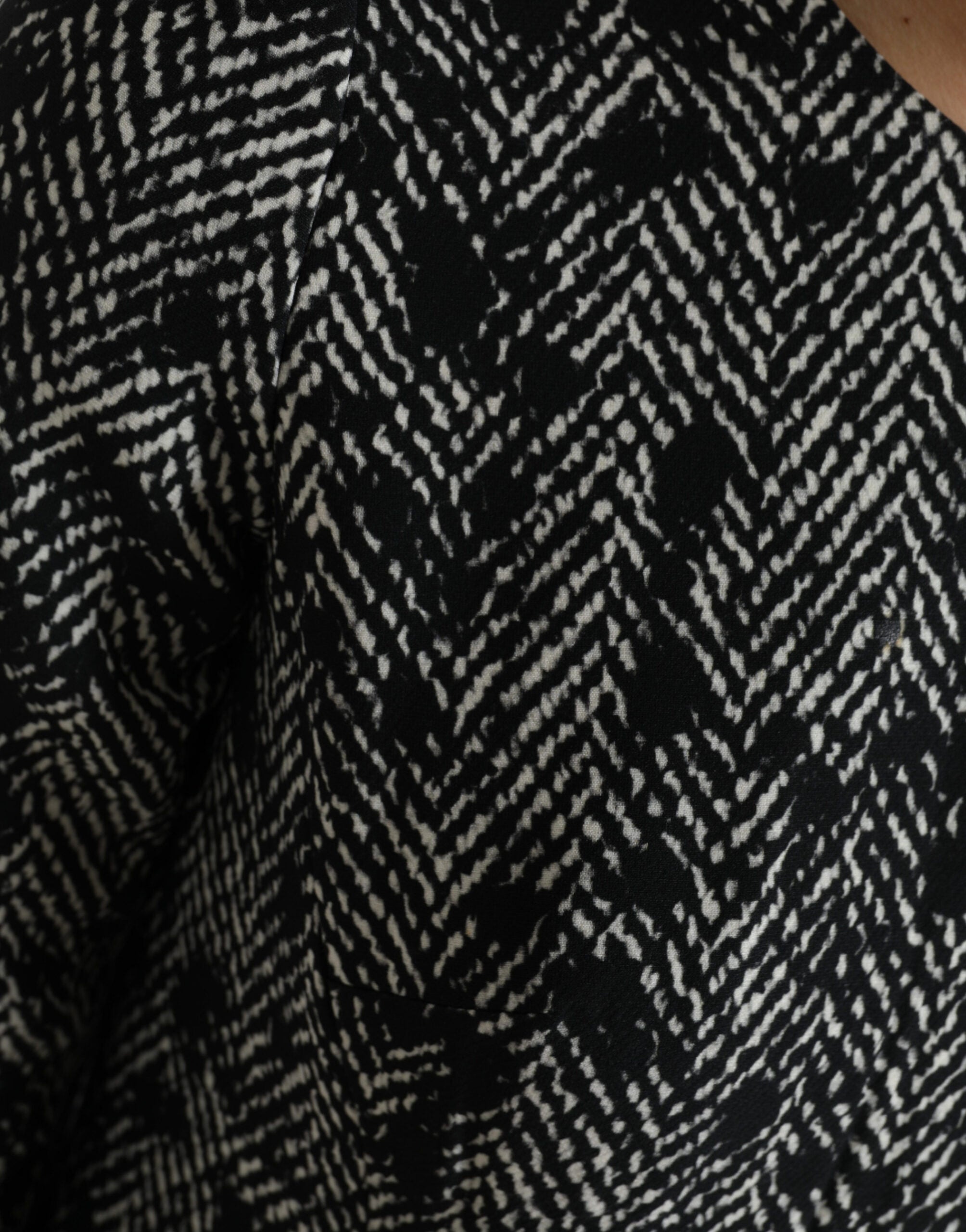 Dolce &amp; Gabbana Elegantes Chevron-Etuikleid im Miniformat