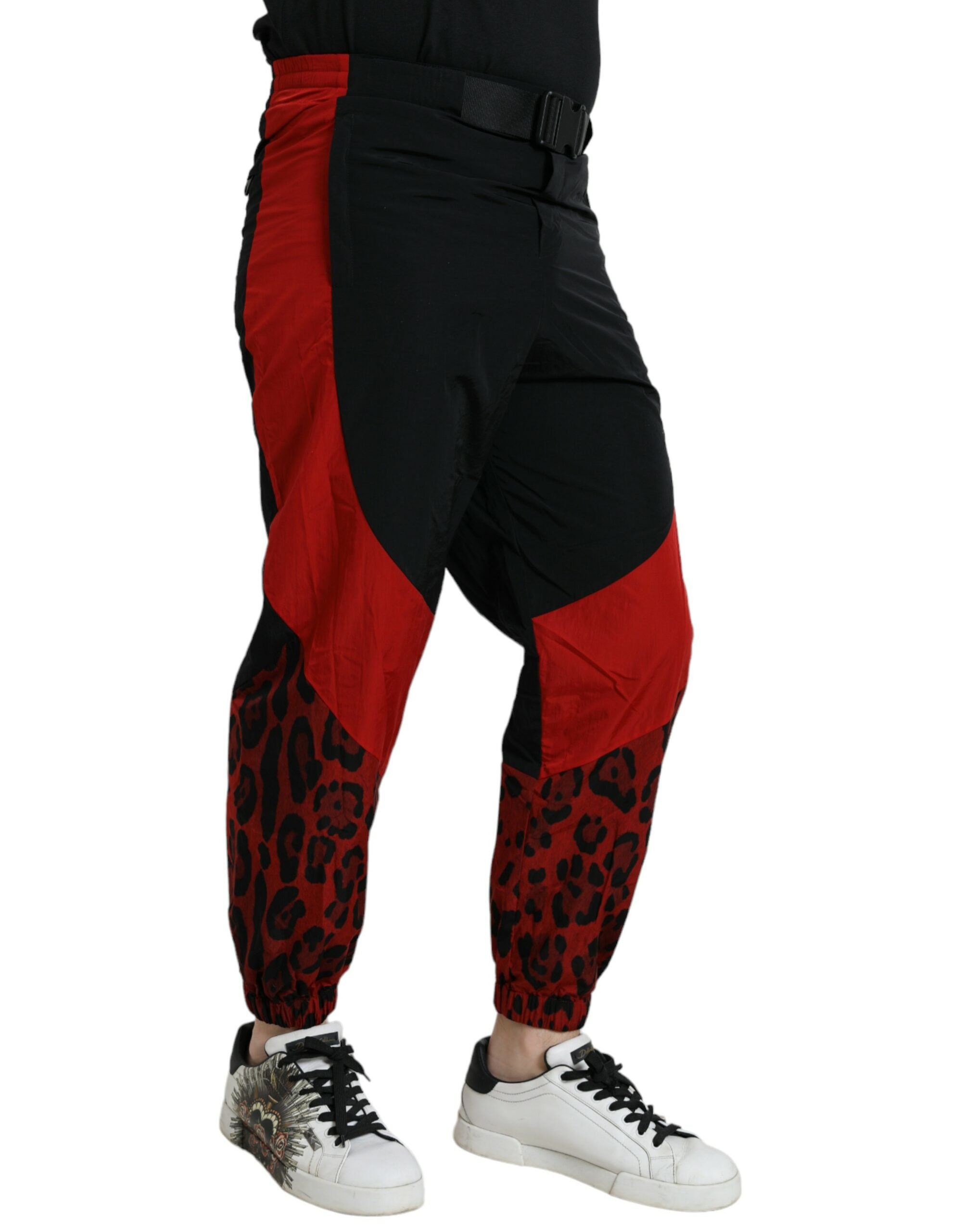 Dolce &amp; Gabbana – Jogginghose aus Nylon mit Leopardenmuster in Schwarz und Rot