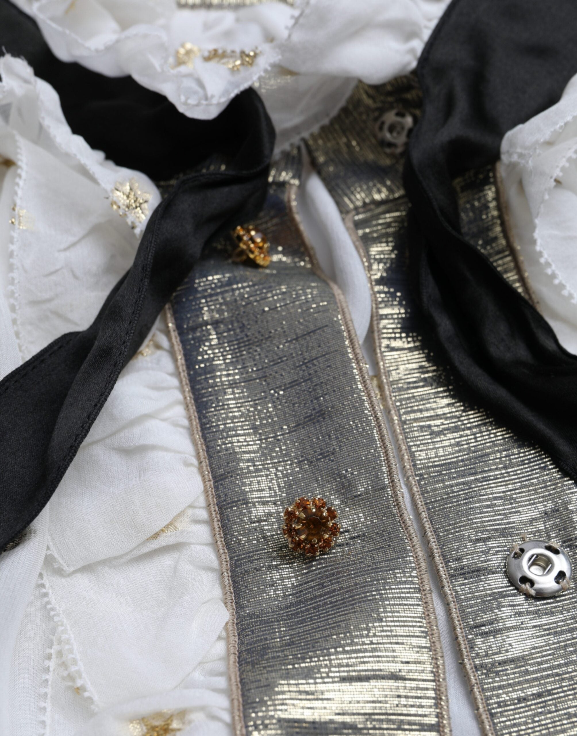 Dolce &amp; Gabbana Blusentop aus Seidenmischung mit Ascot-Kragen in Off-White