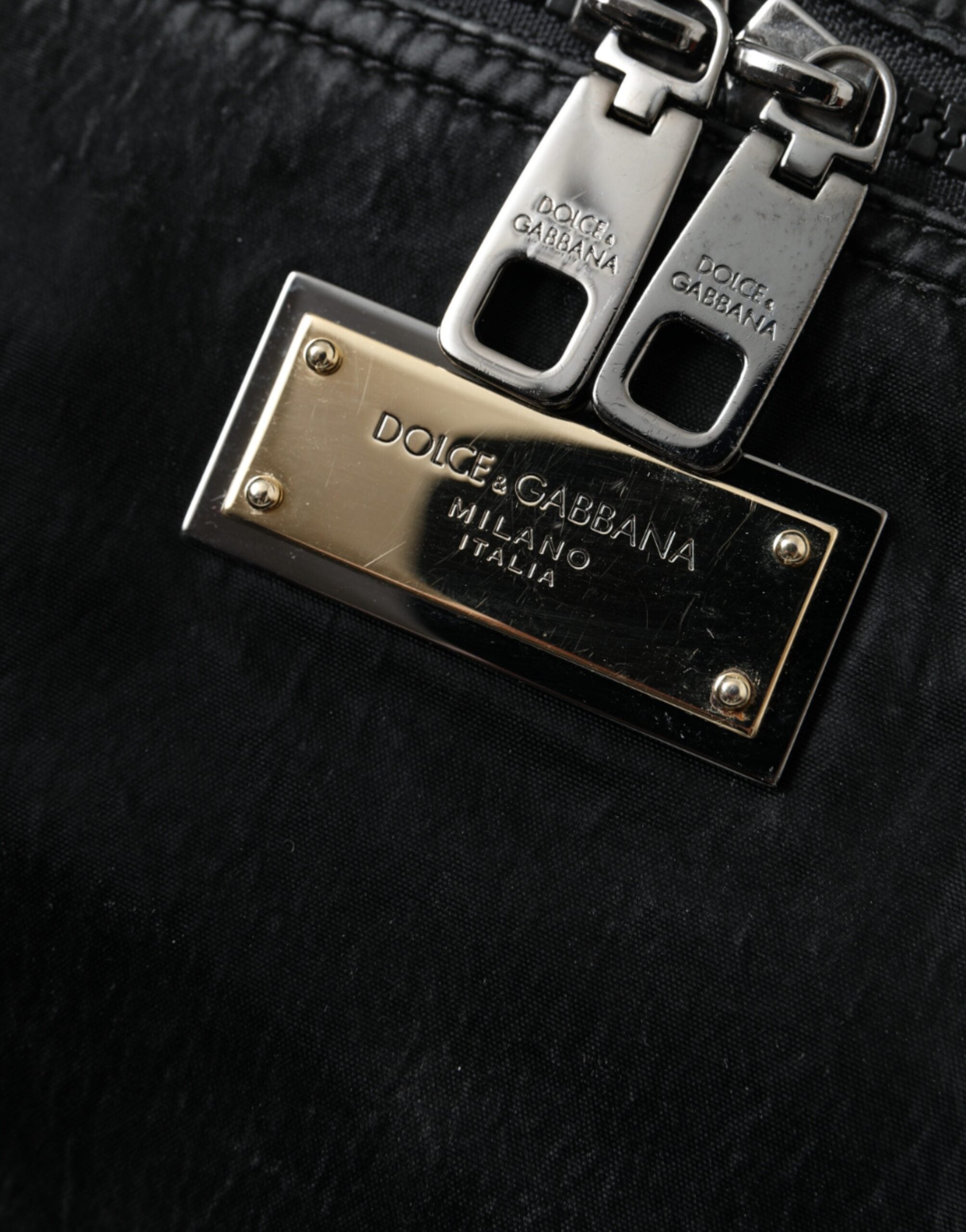 Borsetă Dolce &amp; Gabbana neagră din nailon cu placă cu logo și curea