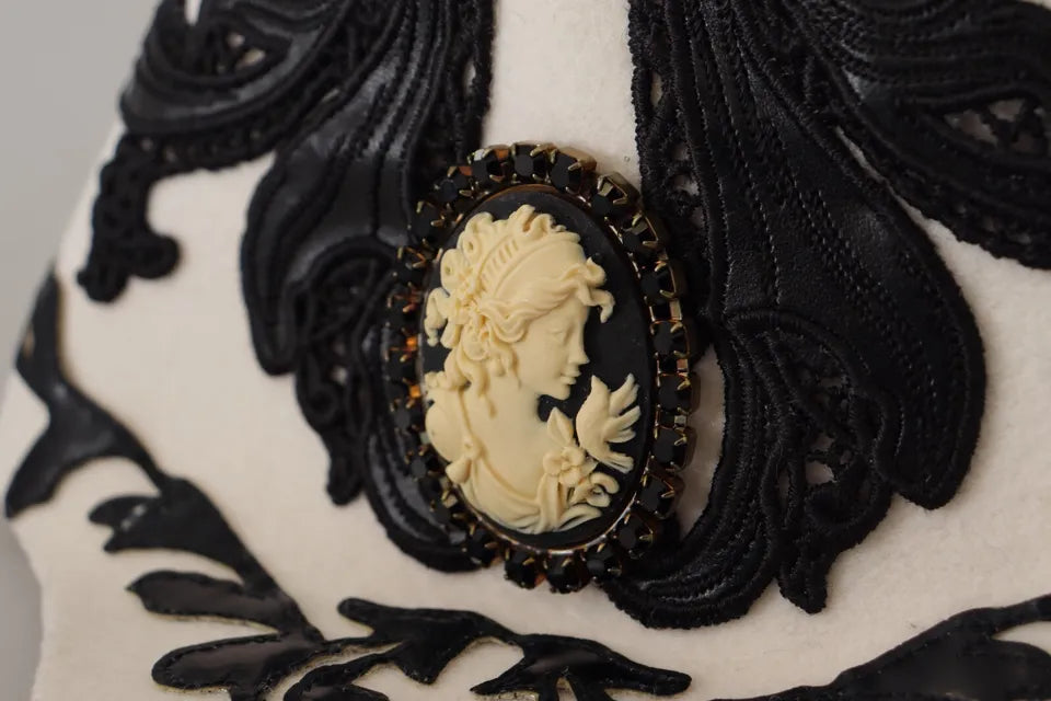 Pălărie Dolce &amp; Gabbana din lână albă și neagră cu broșă Cameo brodată