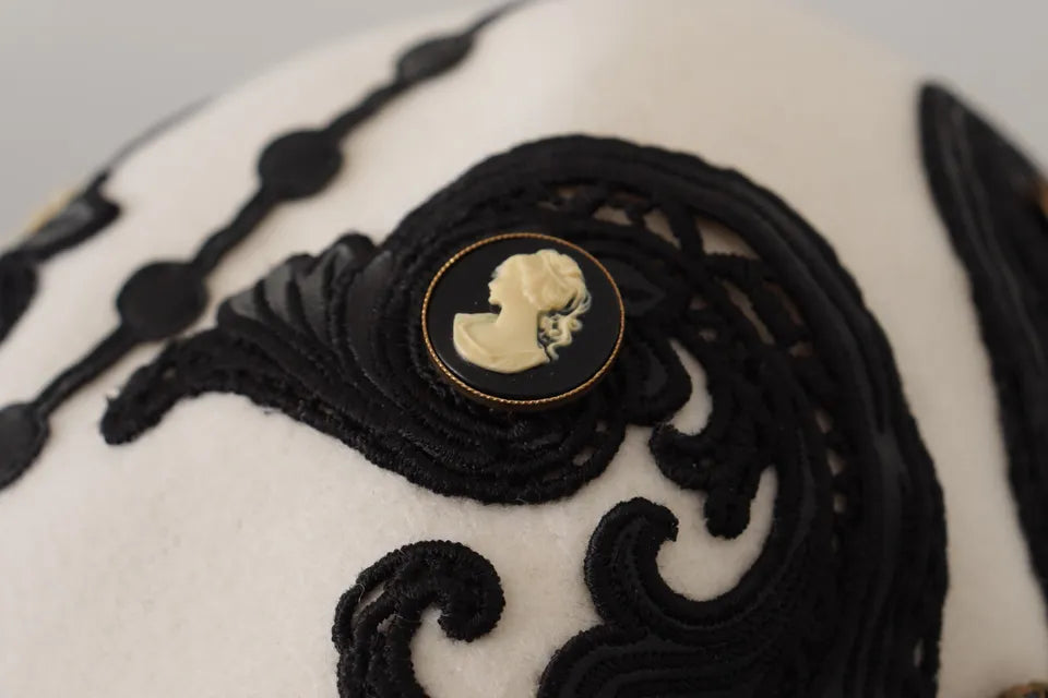 Pălărie Dolce &amp; Gabbana din lână albă și neagră cu broșă Cameo brodată