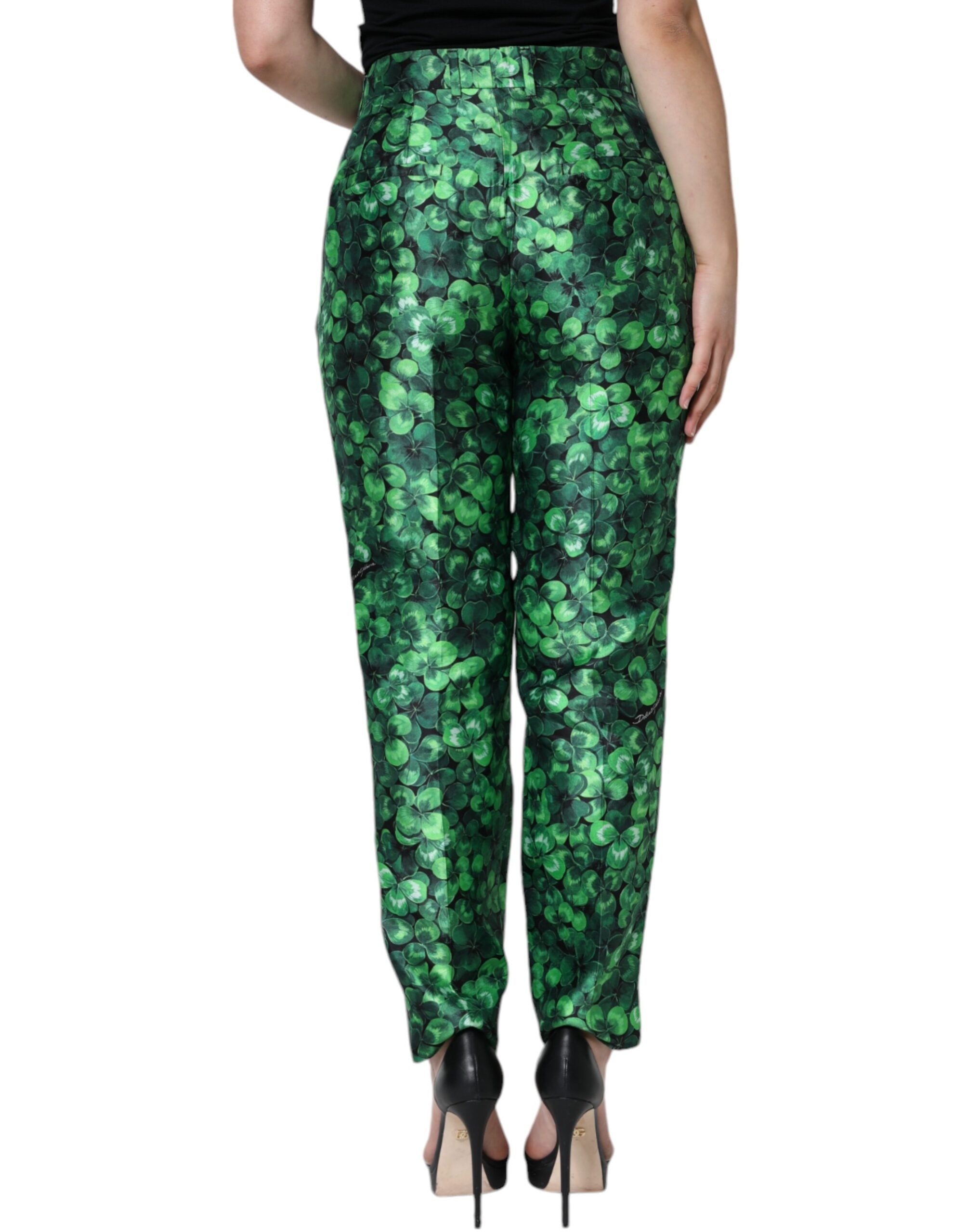 Dolce &amp; Gabbana – Karottenhose aus Seidensatin mit hohem Bund in Grün mit Kleeblatt-Print