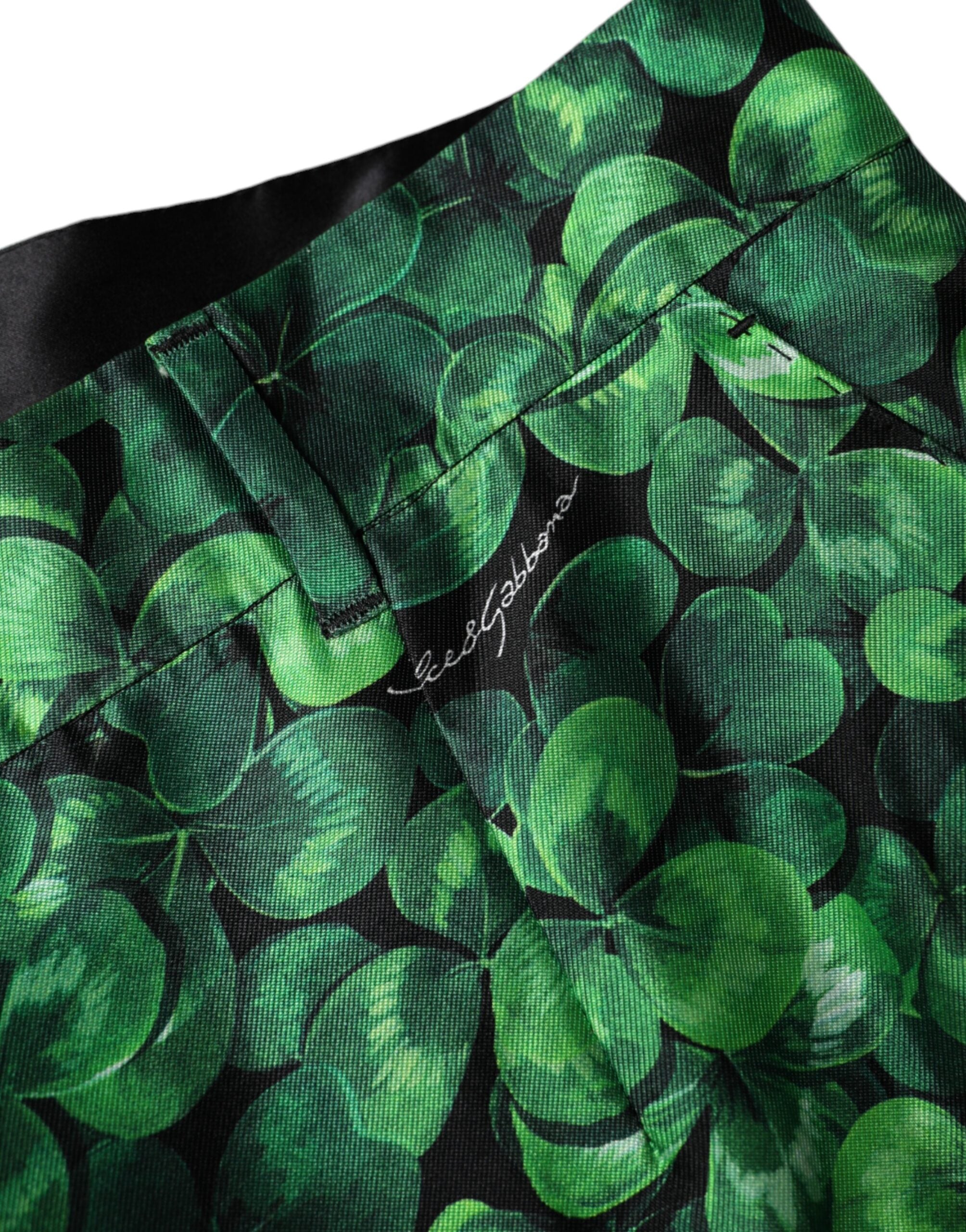 Dolce &amp; Gabbana – Karottenhose aus Seidensatin mit hohem Bund in Grün mit Kleeblatt-Print