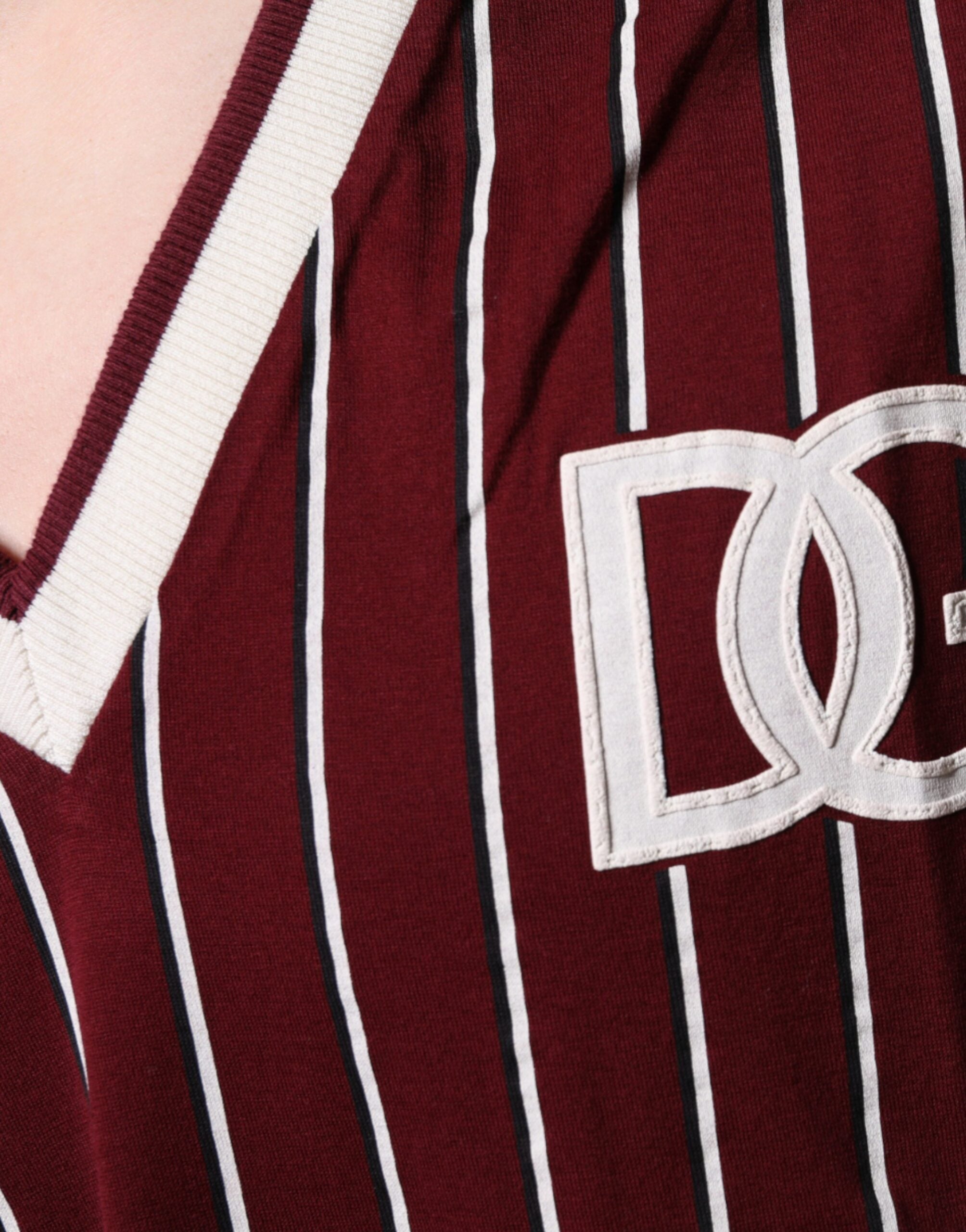 Dolce &amp; Gabbana – T-Shirt aus Baumwolle mit V-Ausschnitt und kastanienbraunen Streifen