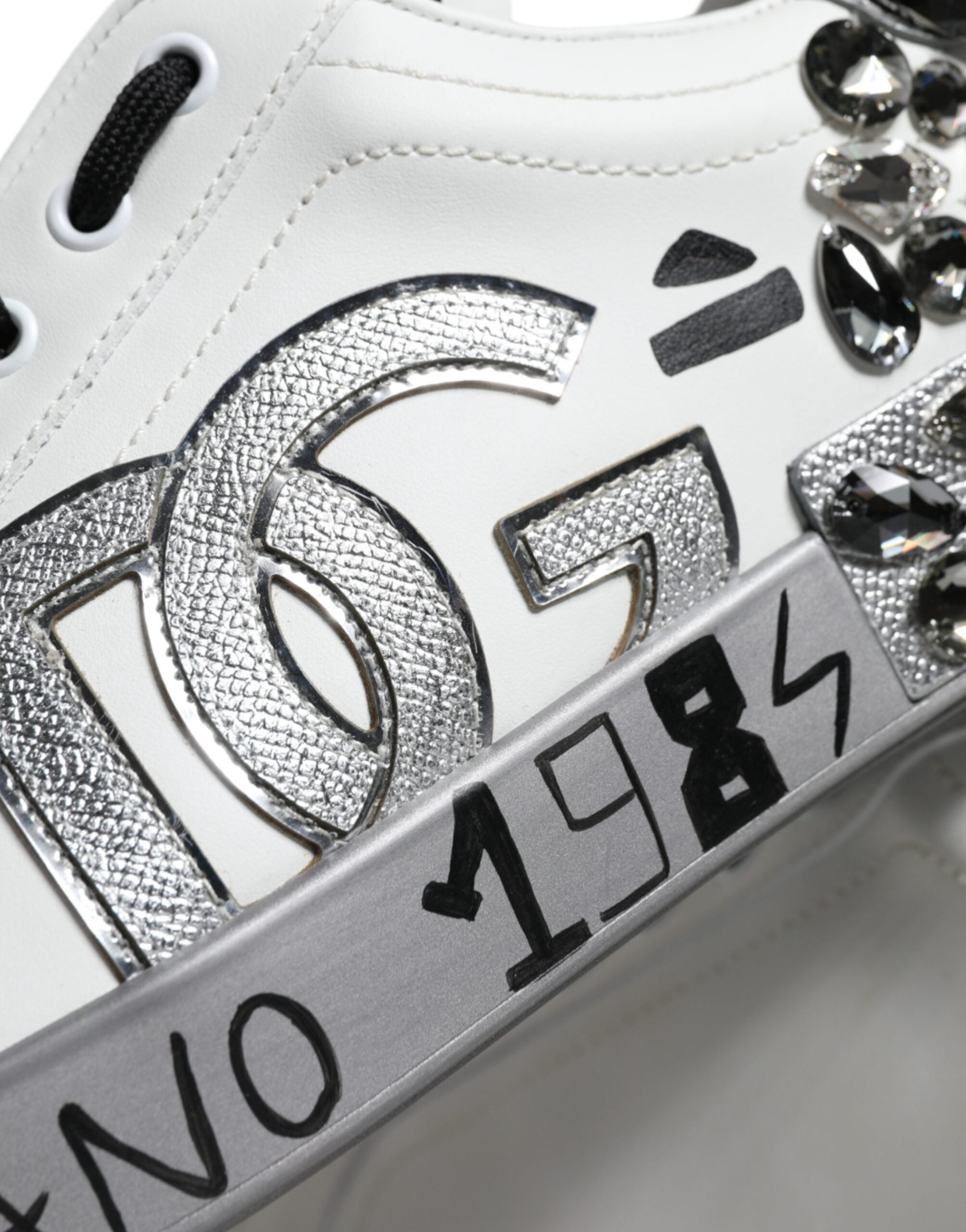 Dolce &amp; Gabbana – Portofino – Sneaker mit Kristall-Logo in Weiß und Silber