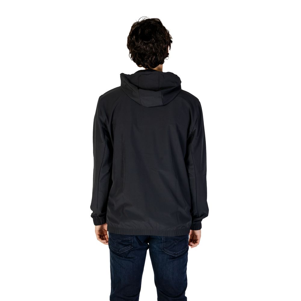 New Balance – Schwarze Jacke aus recyceltem Polyester