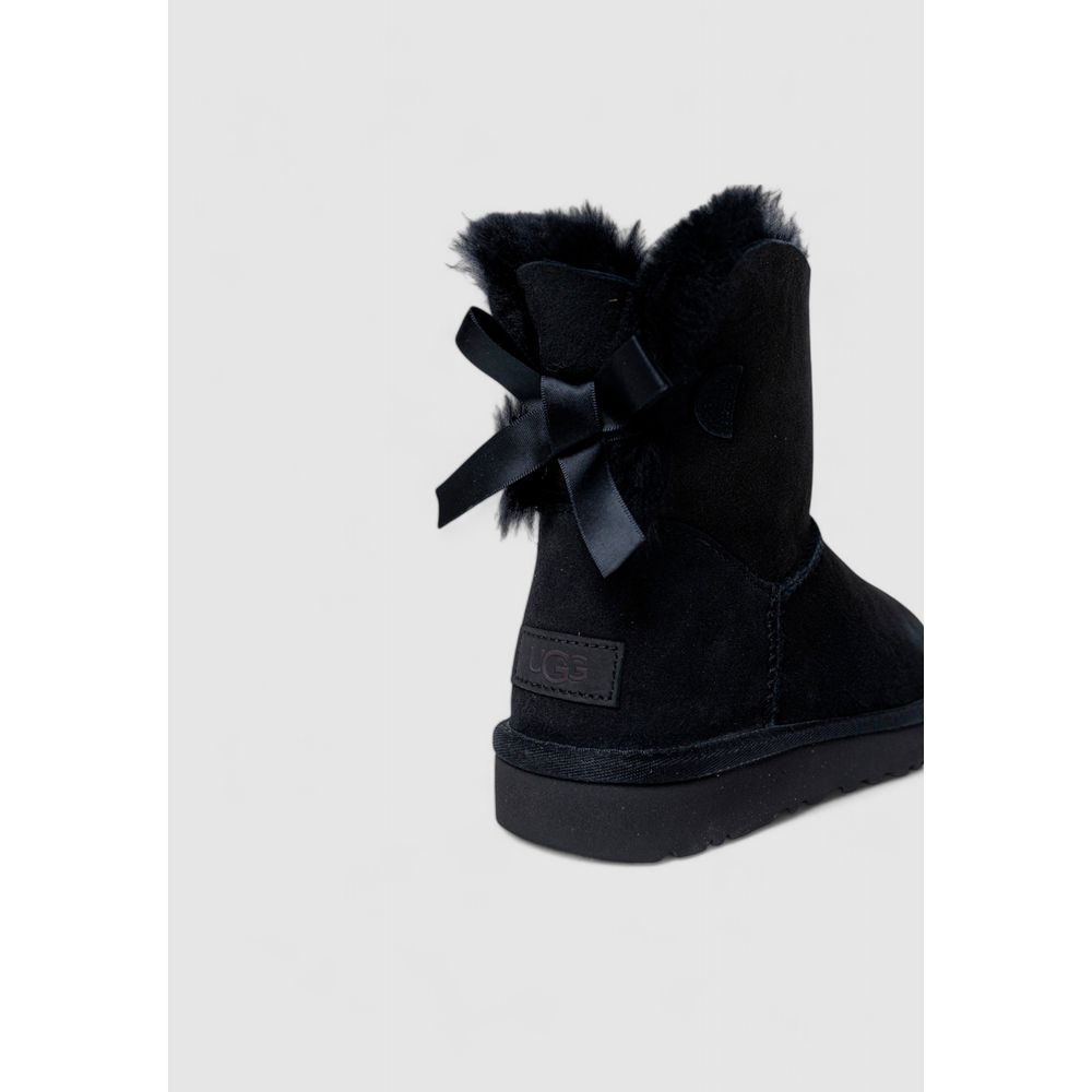Cizmă UGG neagră din piele întoarsă
