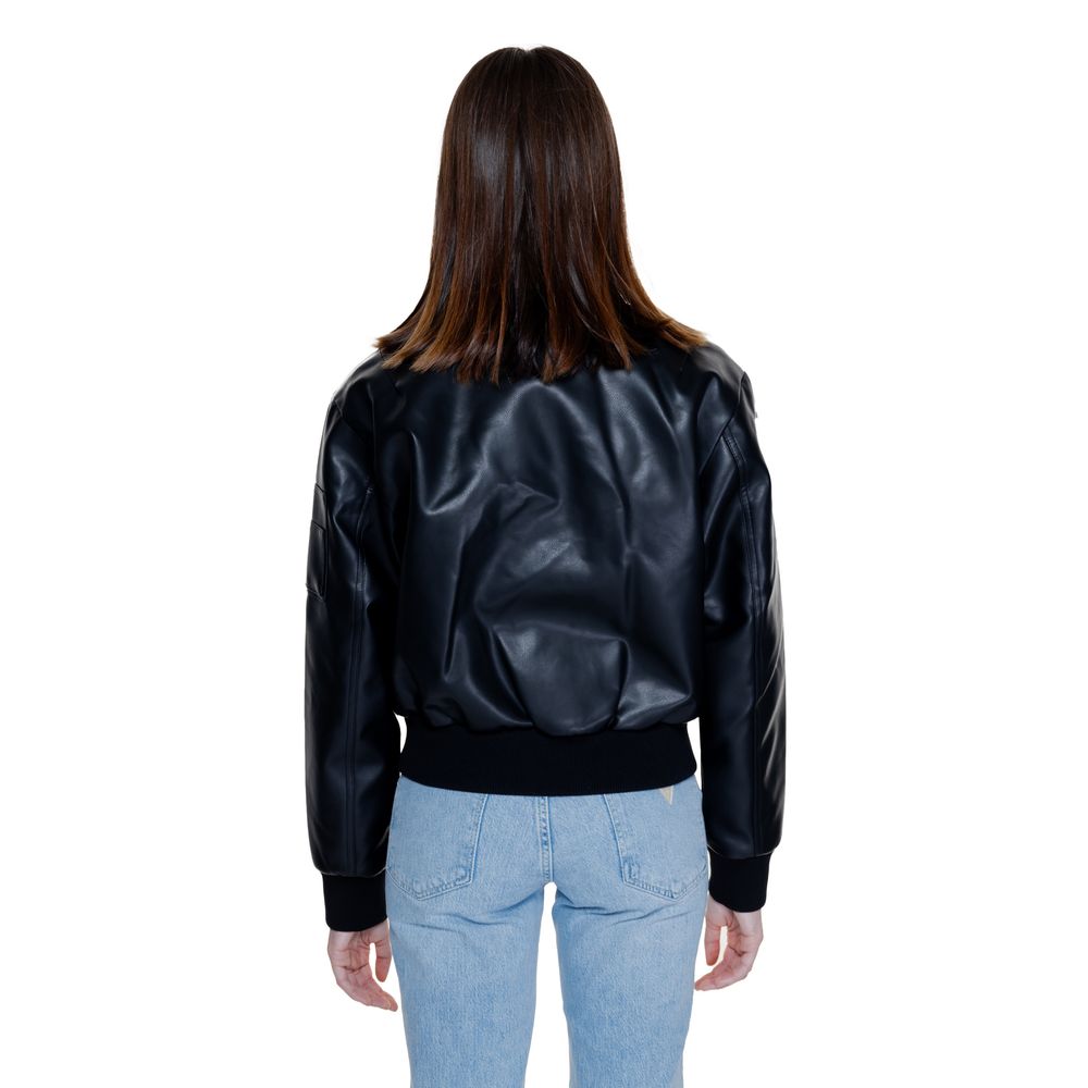 Calvin Klein Jeans – Schwarze Jacken und Mäntel aus Polyethylen