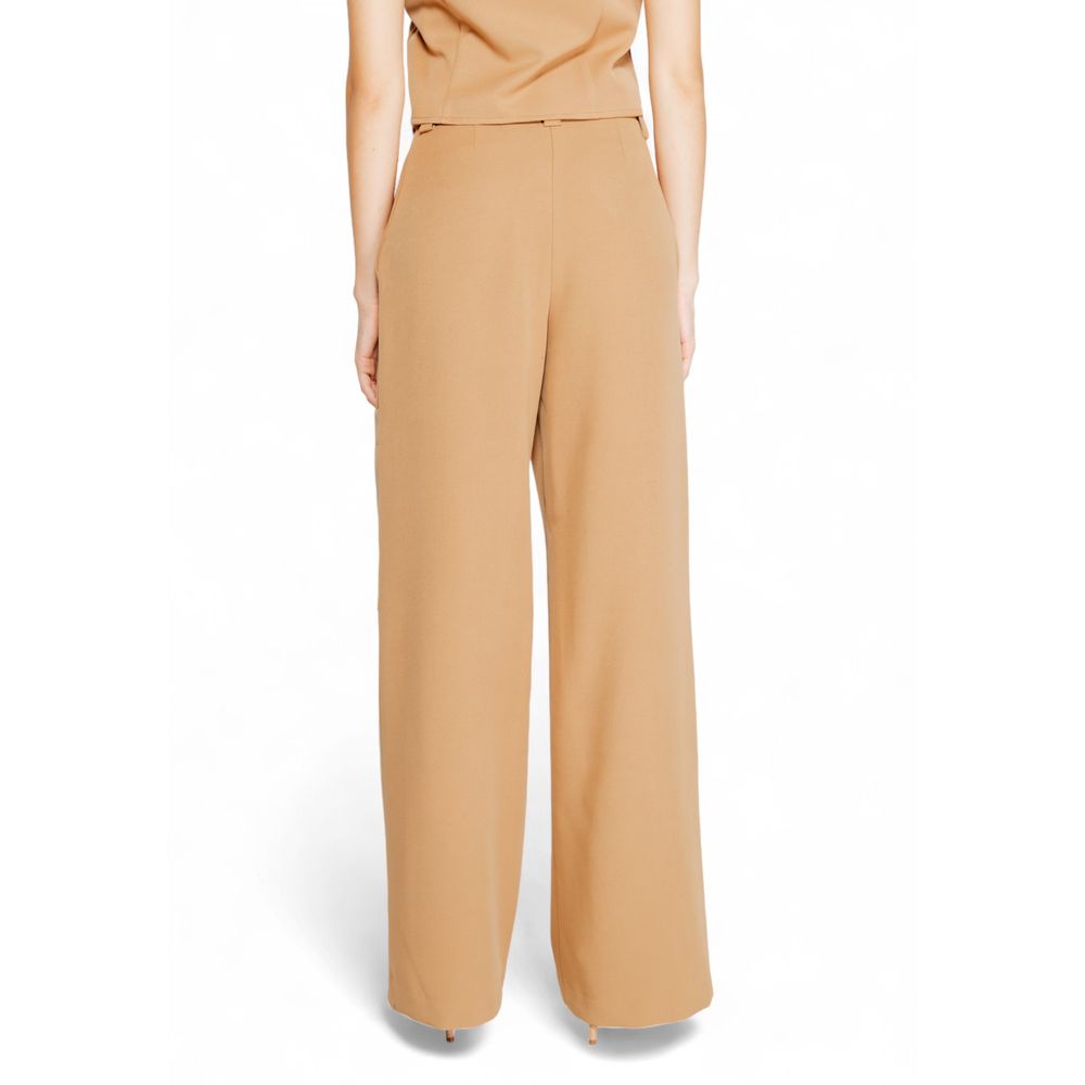 Jeans und Hose aus beigem Rinascimento-Polyester