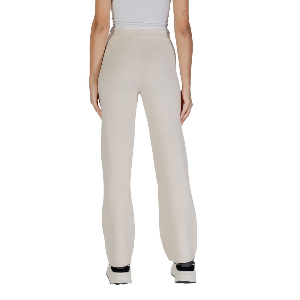 Blugi și pantaloni Vero Moda din viscoză crem