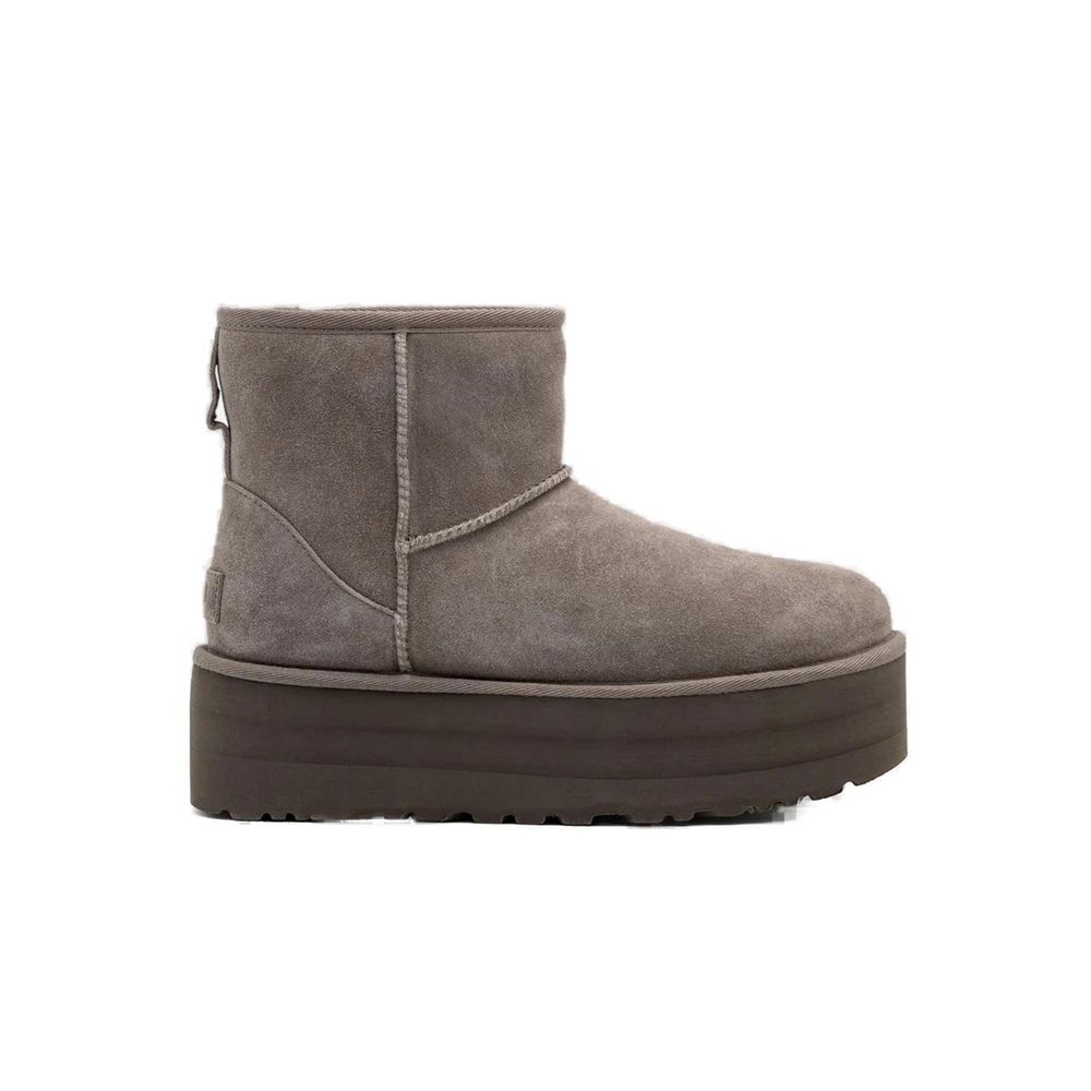 UGG Stiefel aus Wildleder in Grau