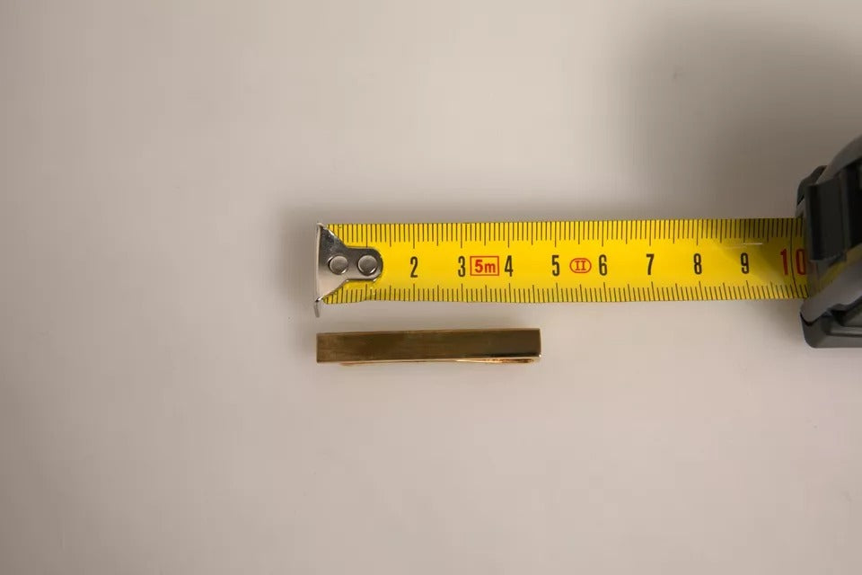 Clemă de cravată Dolce &amp; Gabbana din alamă aurie cu logo-ul inscripționat