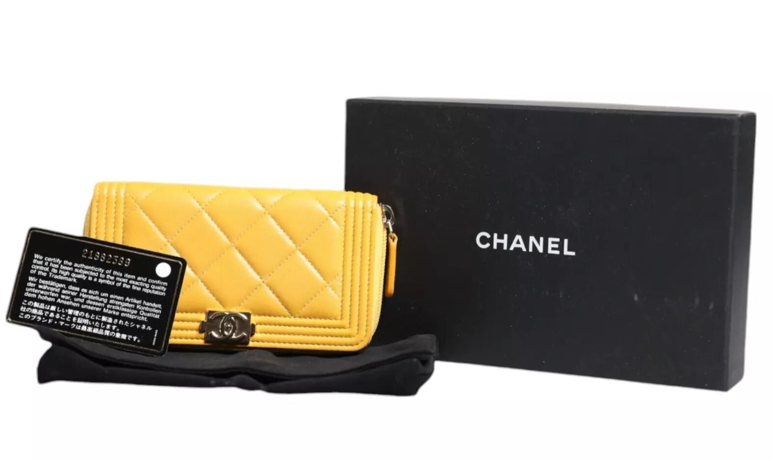 Chanel Gelbes gestepptes Leder CC Logo Continental Reißverschluss-Geldbörse