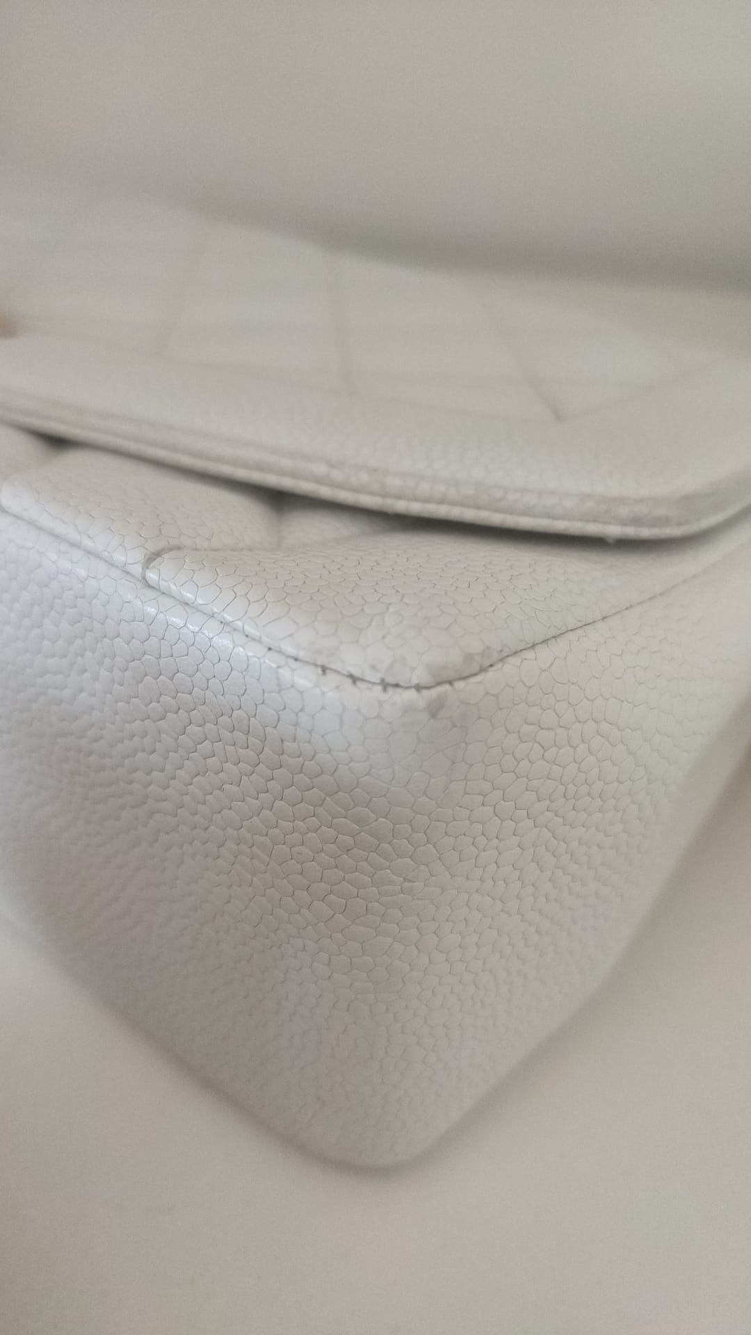 Chanel Weiße mittelgroße klassische DIANA-Umhängetasche, vergoldete Handtasche