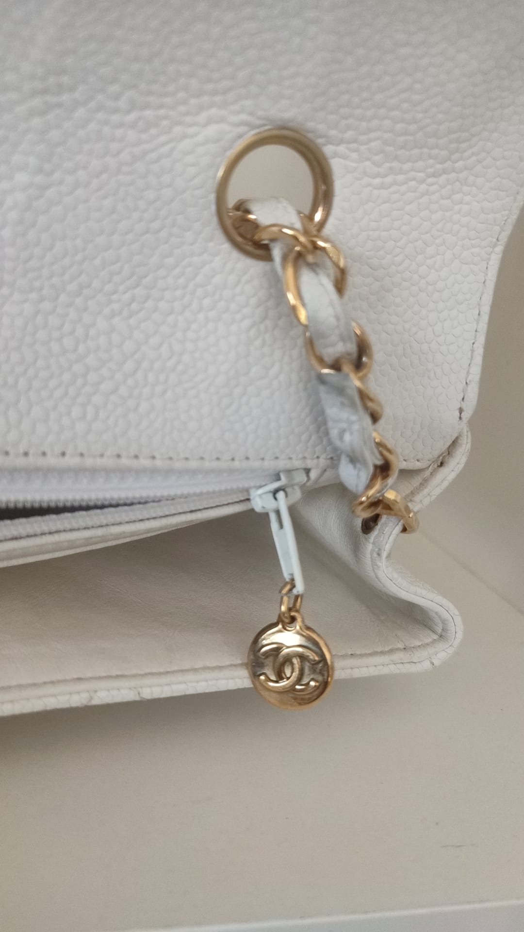 Chanel Weiße mittelgroße klassische DIANA-Umhängetasche, vergoldete Handtasche