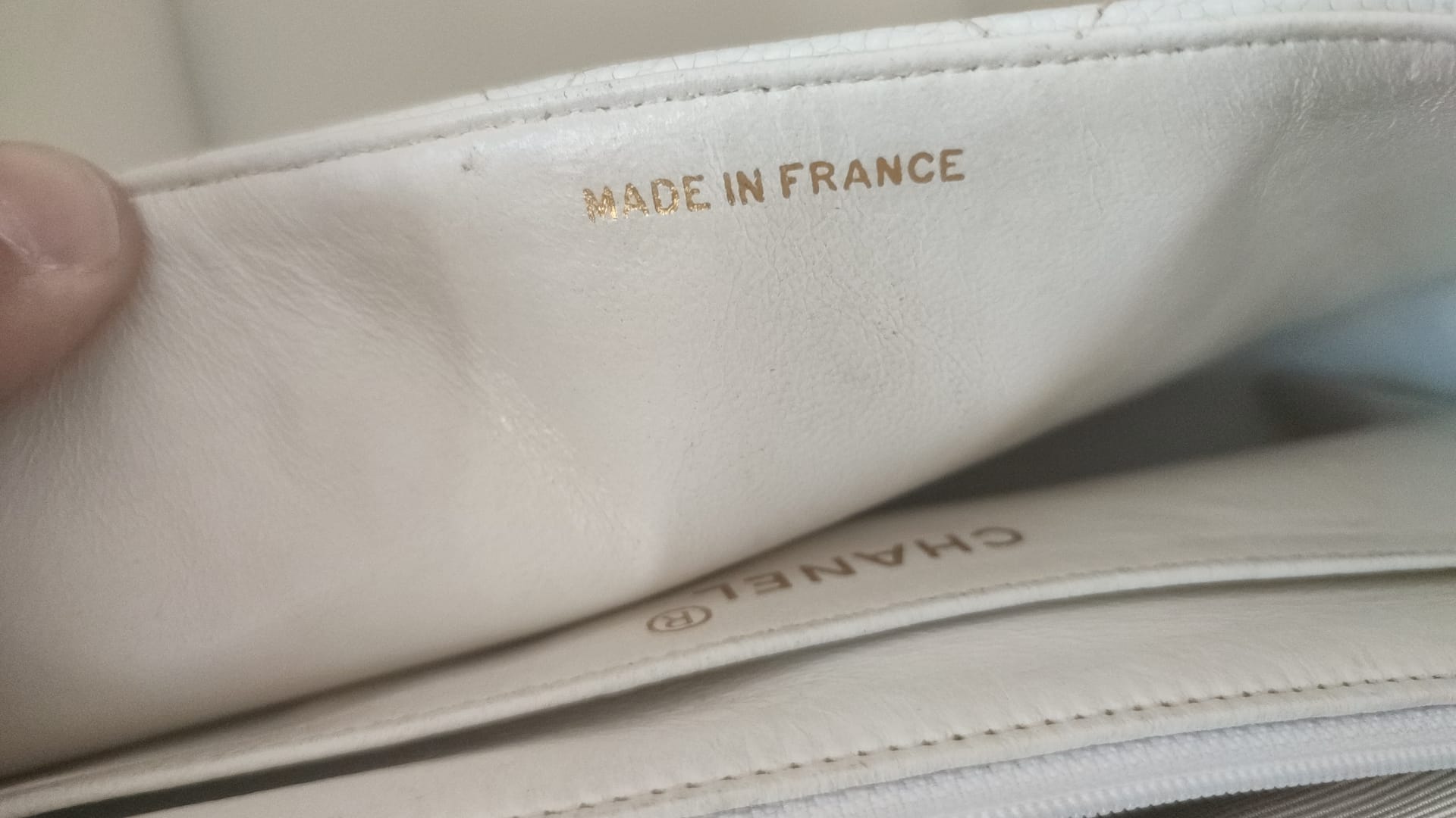 Chanel Weiße mittelgroße klassische DIANA-Umhängetasche, vergoldete Handtasche