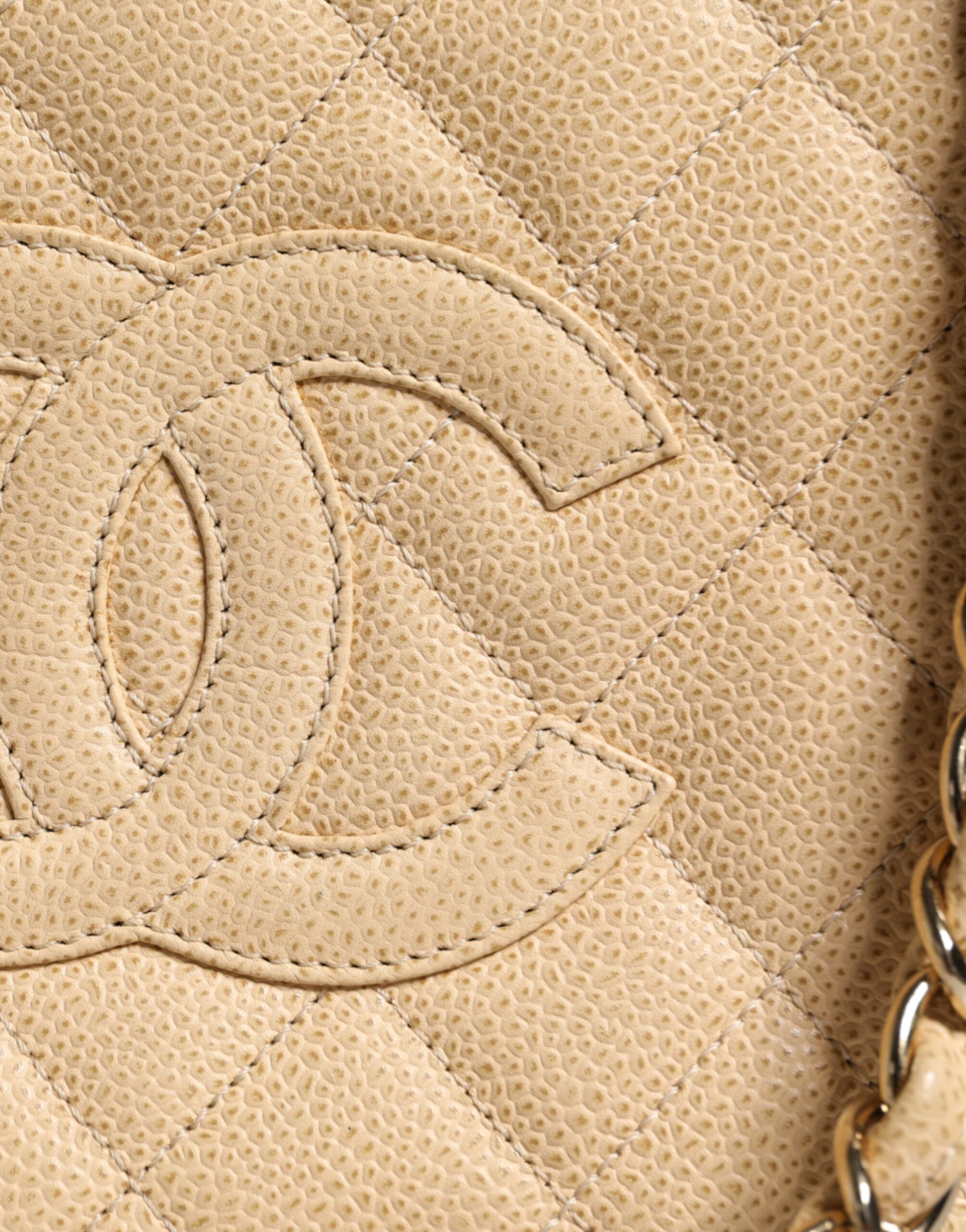 Chanel Beige Caviar De Coco Handtasche aus Leder mit Kette