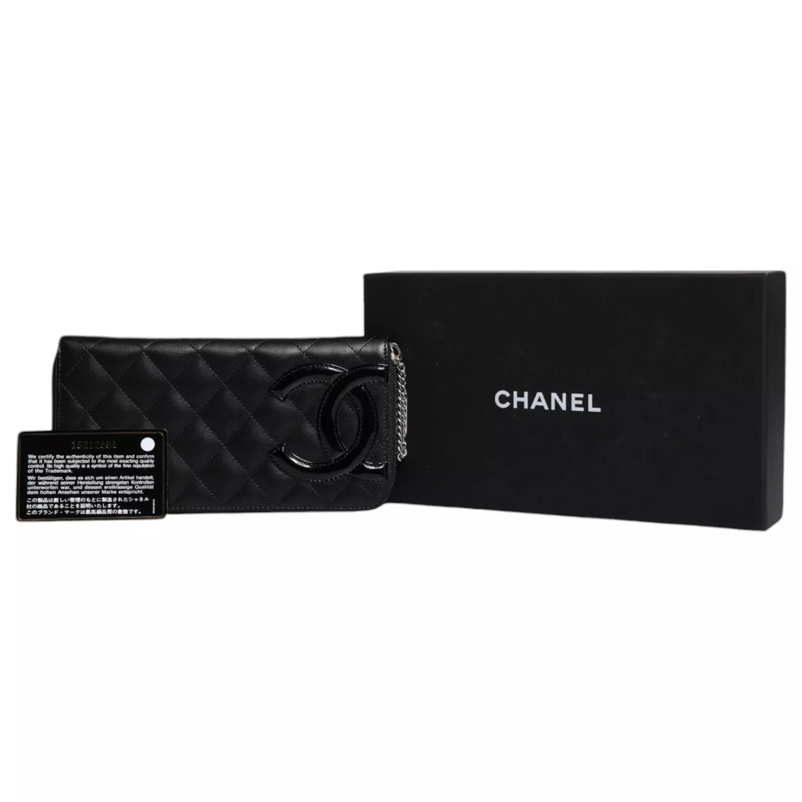 Chanel – Schwarzes gestepptes Leder-Logo mit CC-Kontinental-Reißverschluss