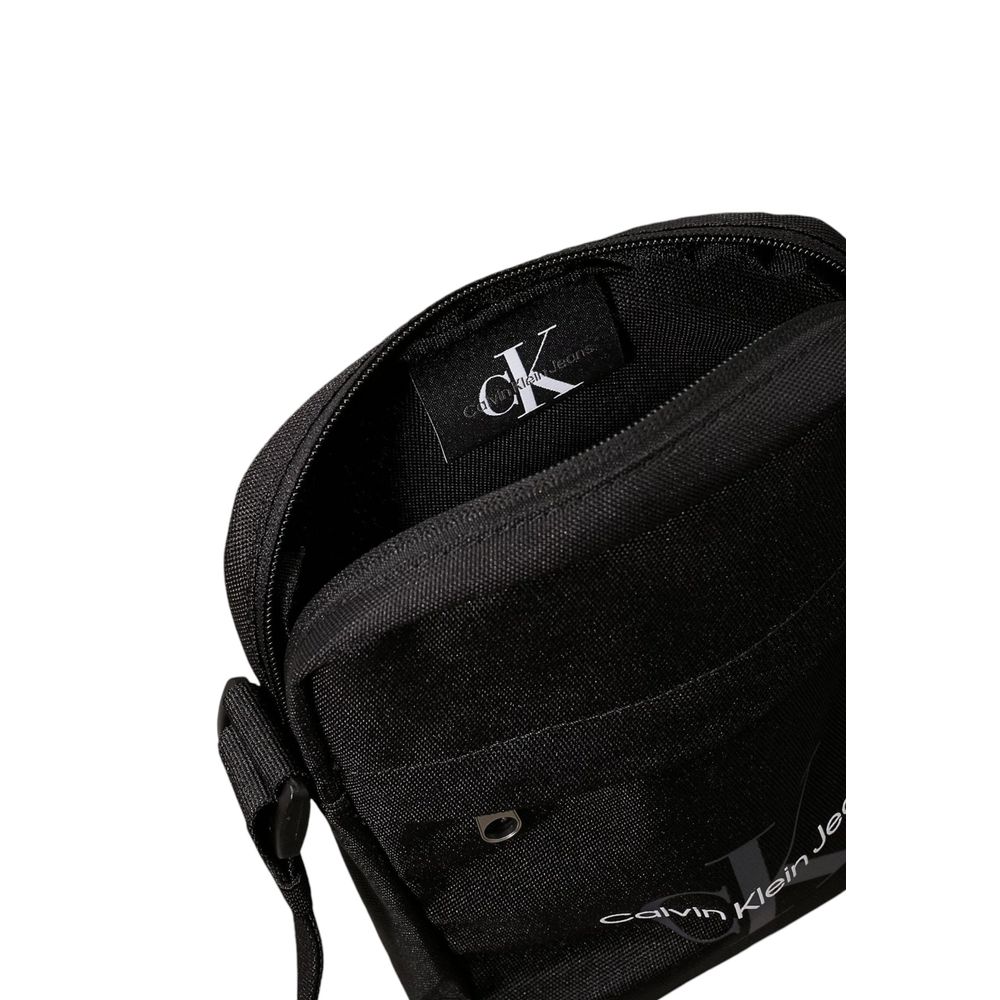 Calvin Klein – Schwarze Messenger-Tasche aus recyceltem Polyester