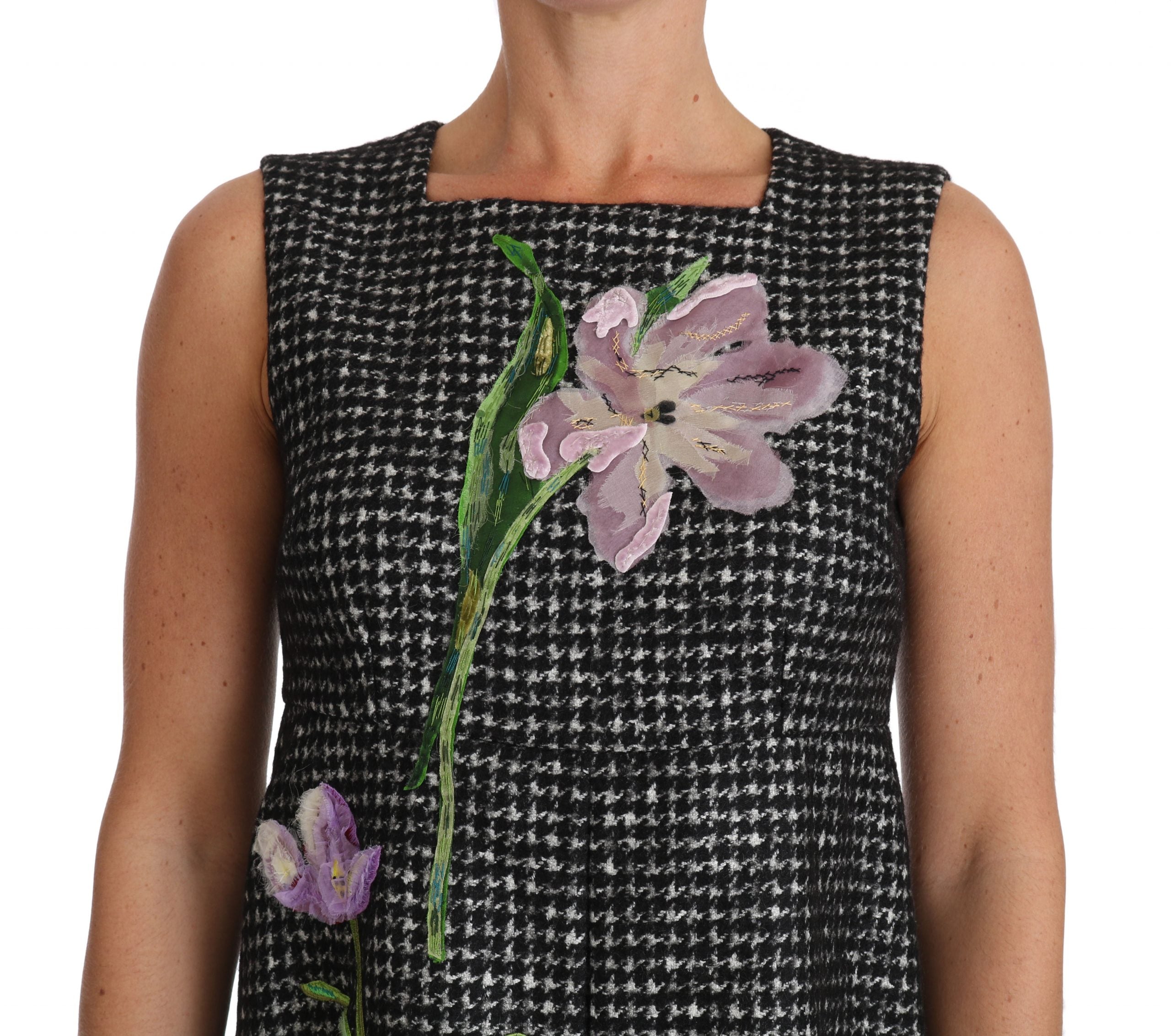 Dolce &amp; Gabbana Elegantes graues Mini-A-Linien-Kleid mit lila Tulpe