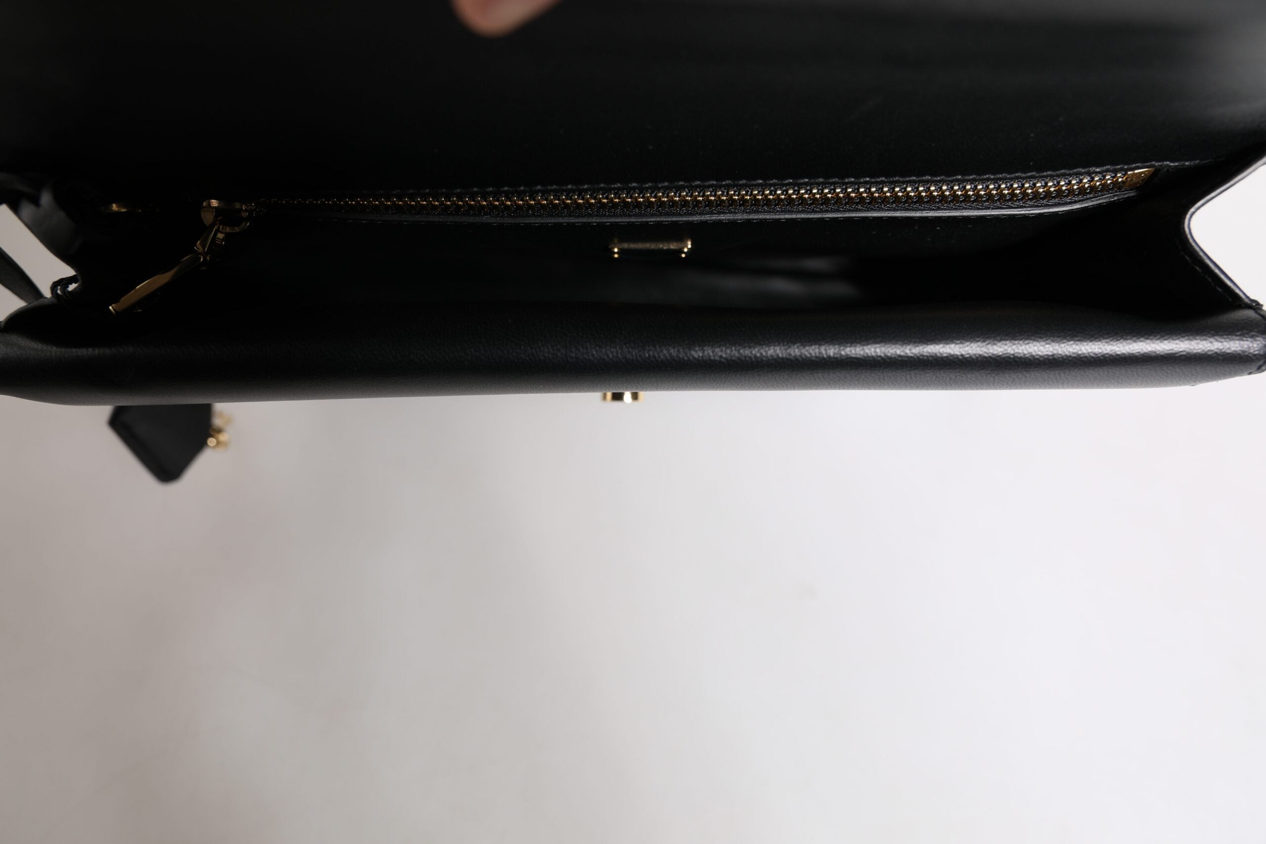 Dolce &amp; Gabbana – Dokumenten-Aktentasche aus schwarzem Leder mit Logo-Schild