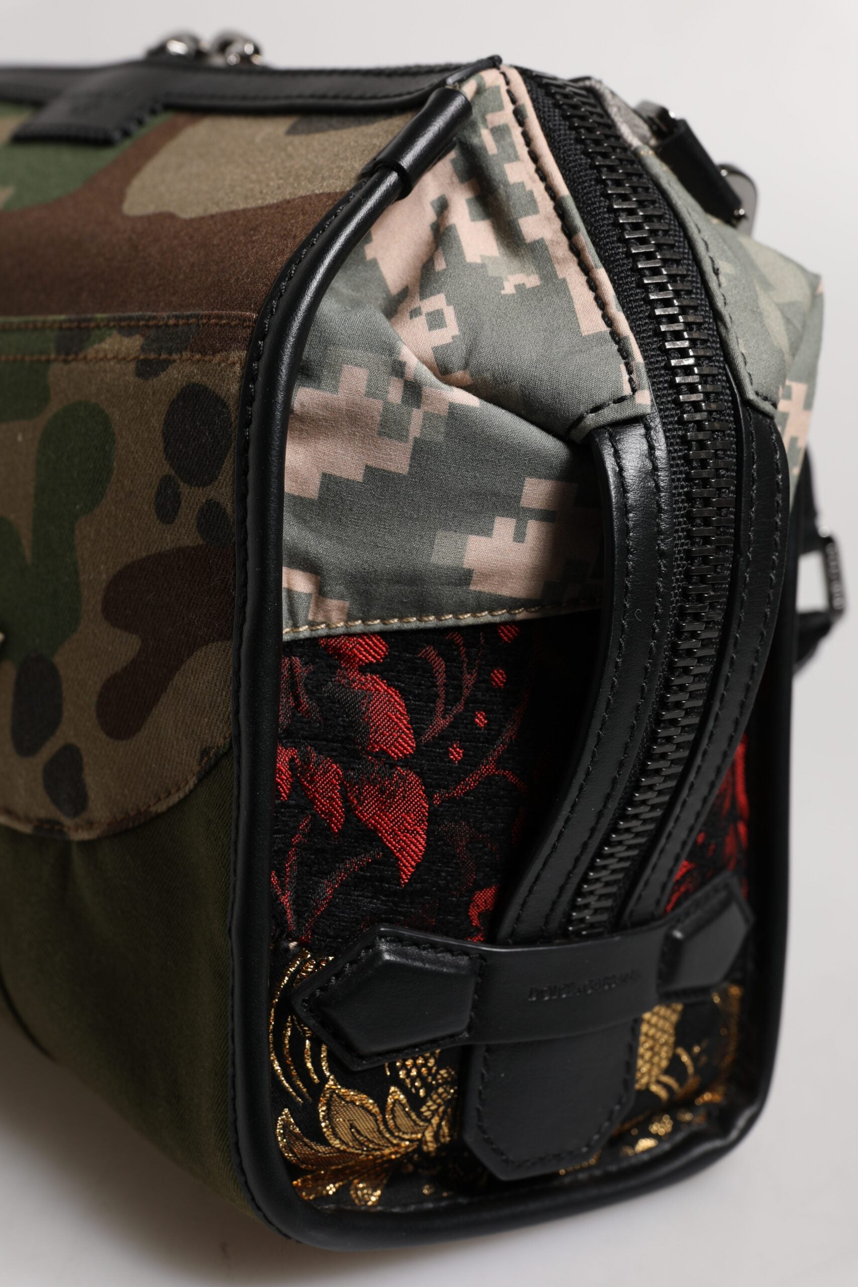 Dolce &amp; Gabbana Geantă crossbody multicoloră cu model camuflaj patchwork